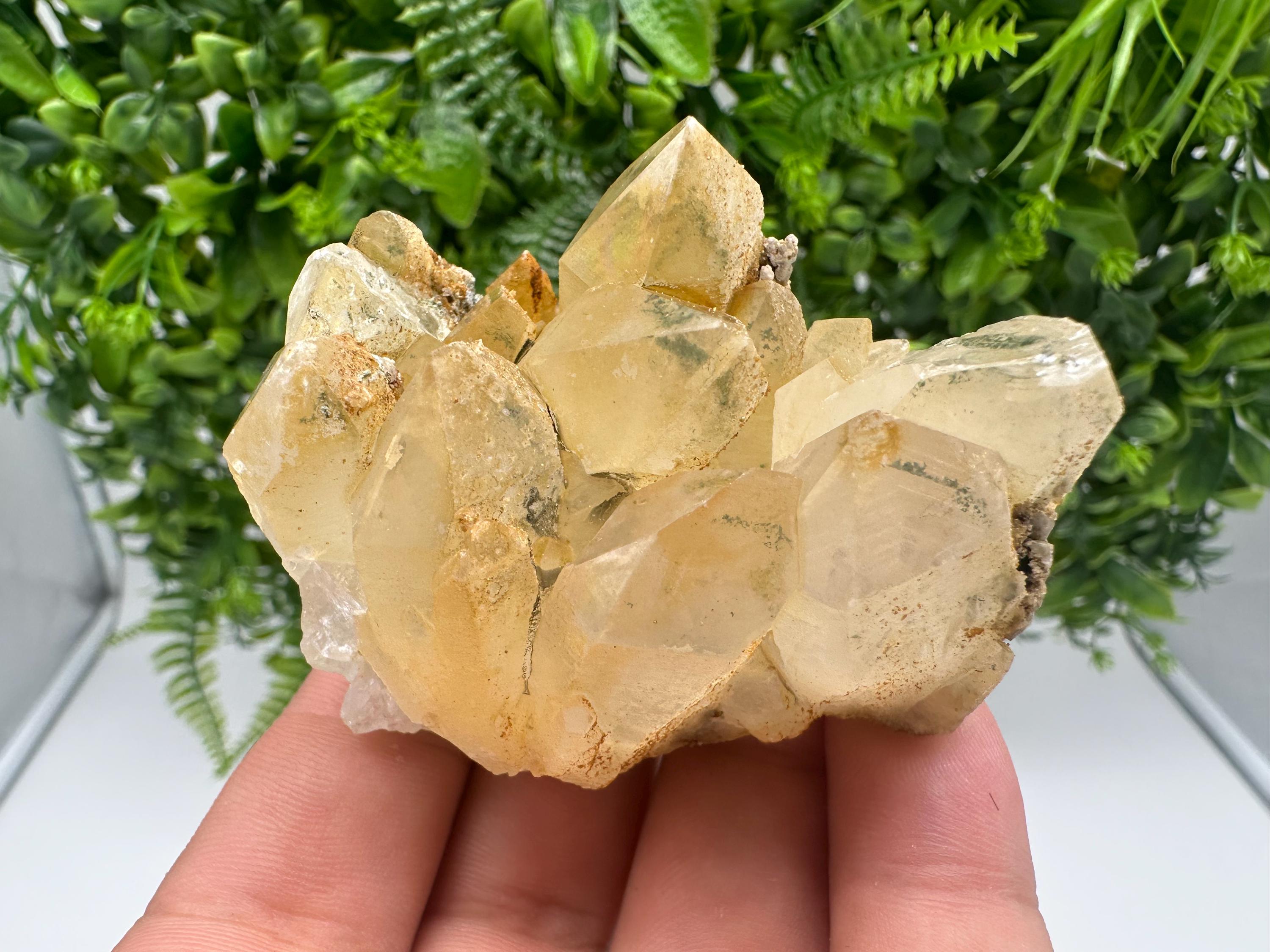 Rainbow Quartz whit Chlorite,Iron oxide inclusion from Djurcovo mine,Madan,Bulgaria,natural,collection mineral specimen,yellow Quartz,clust