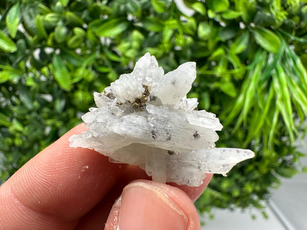 Lovely specimen Green Quartz inclusions Chlorite and Sphalerite/ Natural minerals/ Souvenir crystal gift minerals famous 9th September/Madan