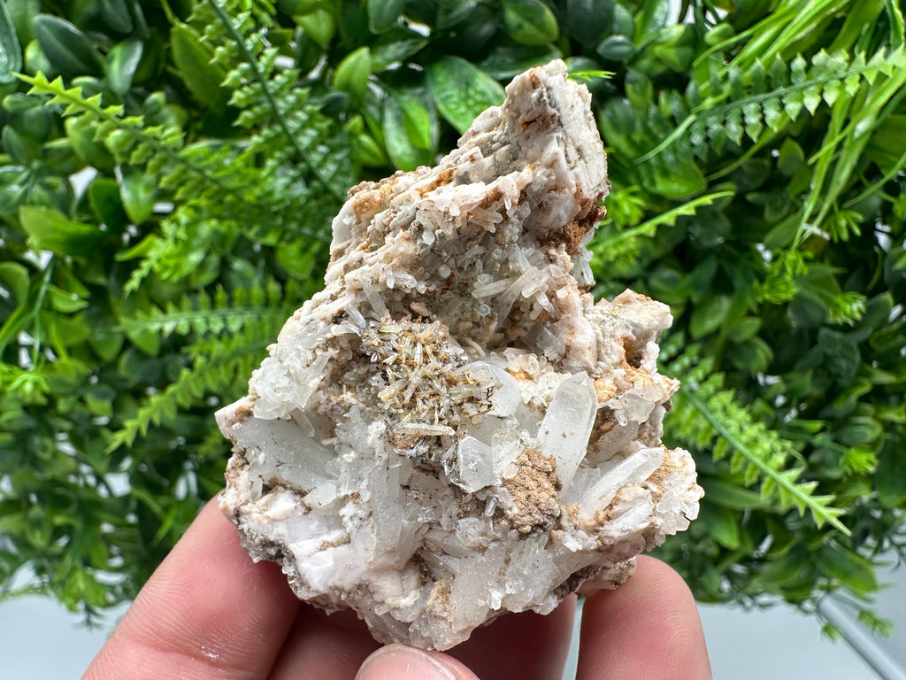 Stunning Quartz whit Chlorite on Rhodochrosite covered whit siderite natural minerals souvenir crystal home decor stone 9th September mine