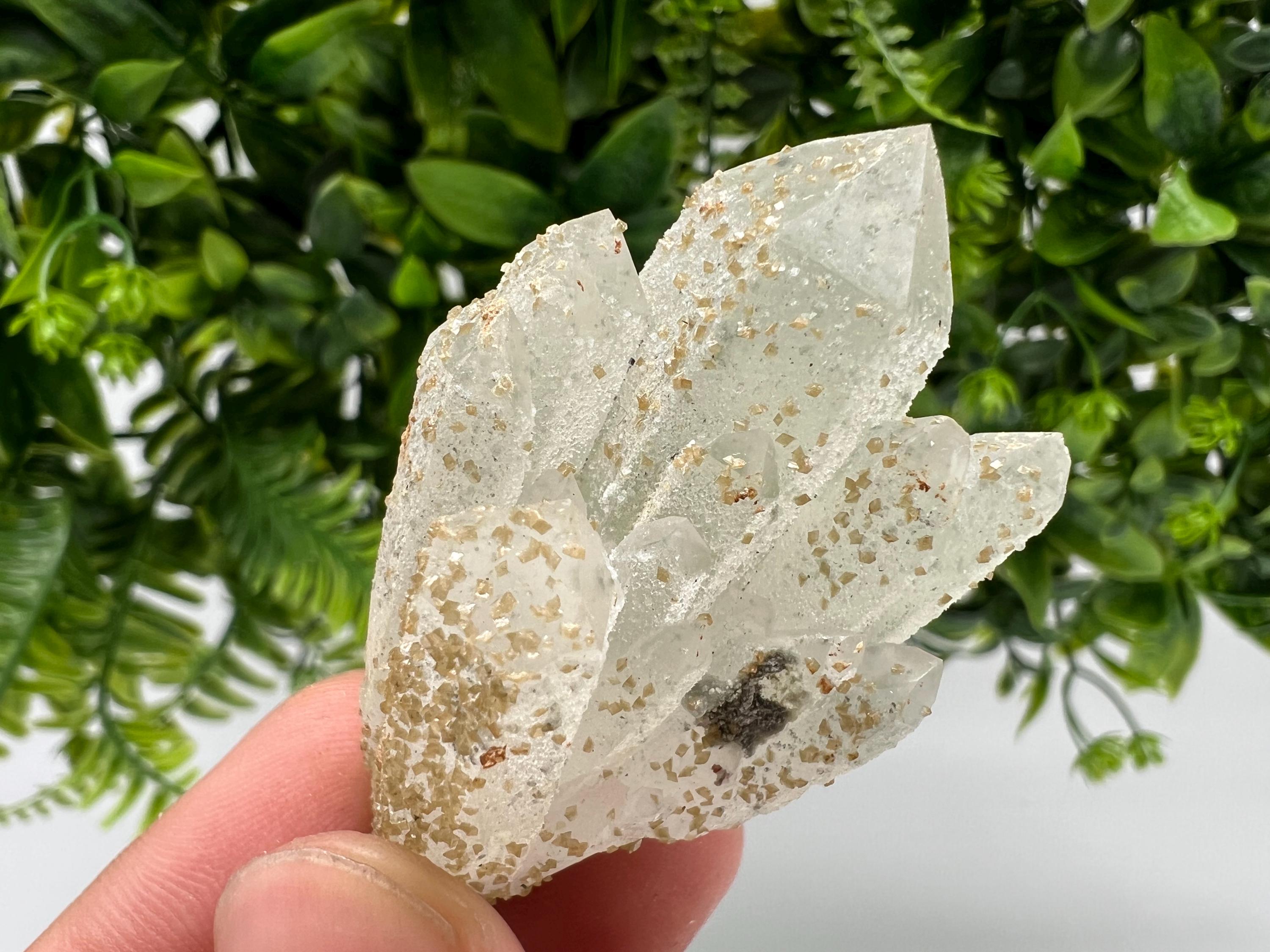 Quartz whit Brown Rhodochrosite from Djurcovo mine,Bulgaria,Quartz,Rhodochrosite cluster,natural mineral,collection crystal,mineral specimen