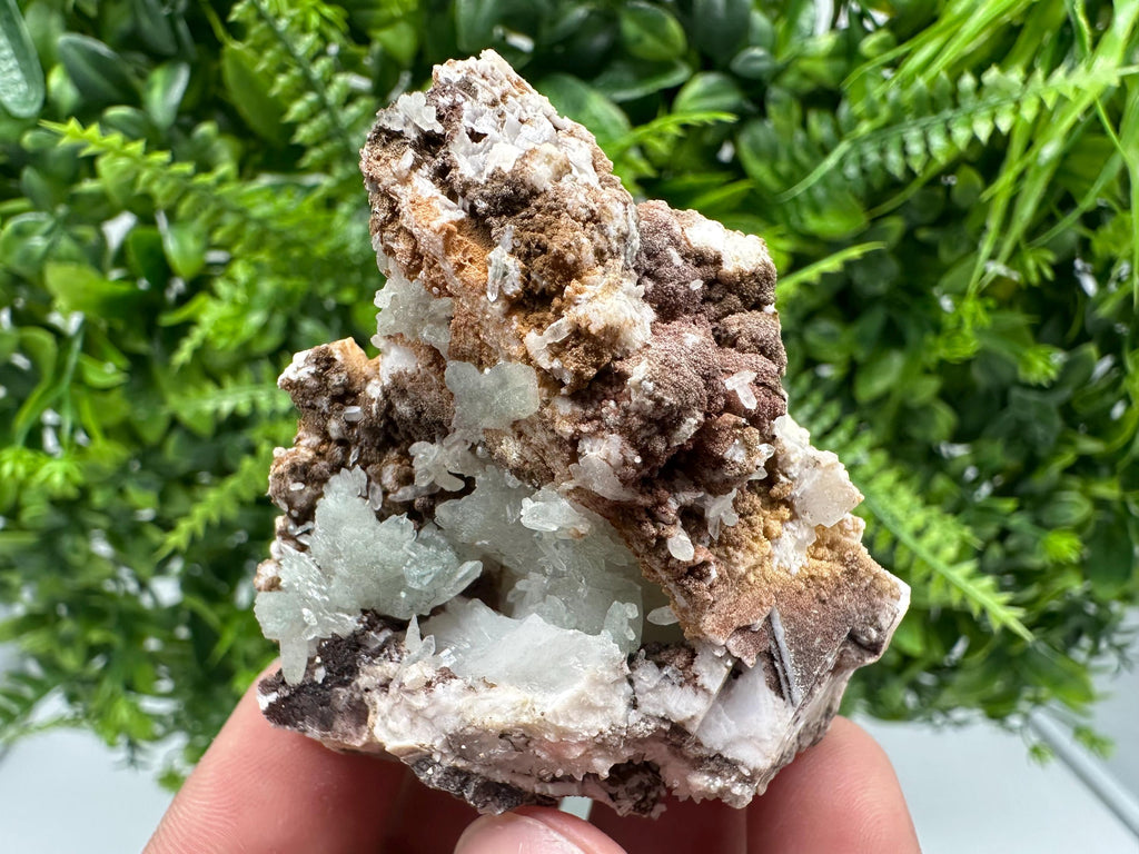 Stunning Quartz whit Chlorite on Rhodochrosite covered whit siderite natural minerals souvenir crystal home decor stone 9th September mine