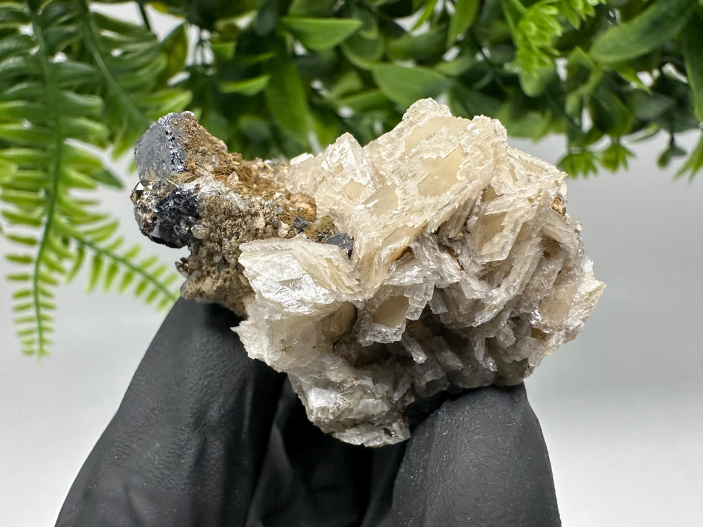 Calcite on Quartz,Chlorite from Borieva mine,Madan,Bulgaria,mineral specimen,collected crystal,geological minerals,collecting crystal