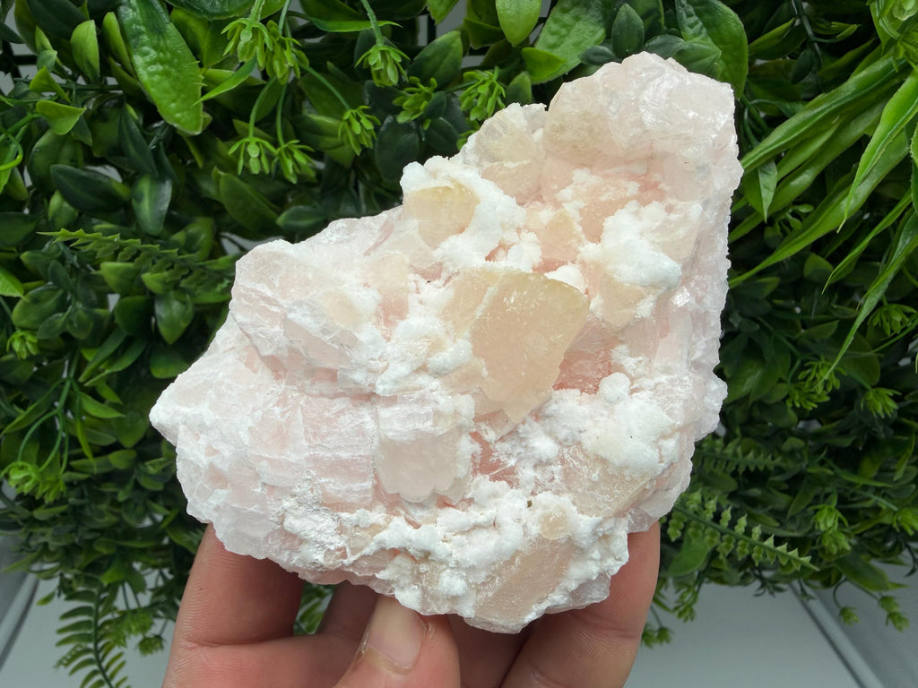 Incredible UV reaction Mangano Calcite, natural minerals souvenir crystal,collection stone Home decor minerals gift Androvo mine Bulgaria