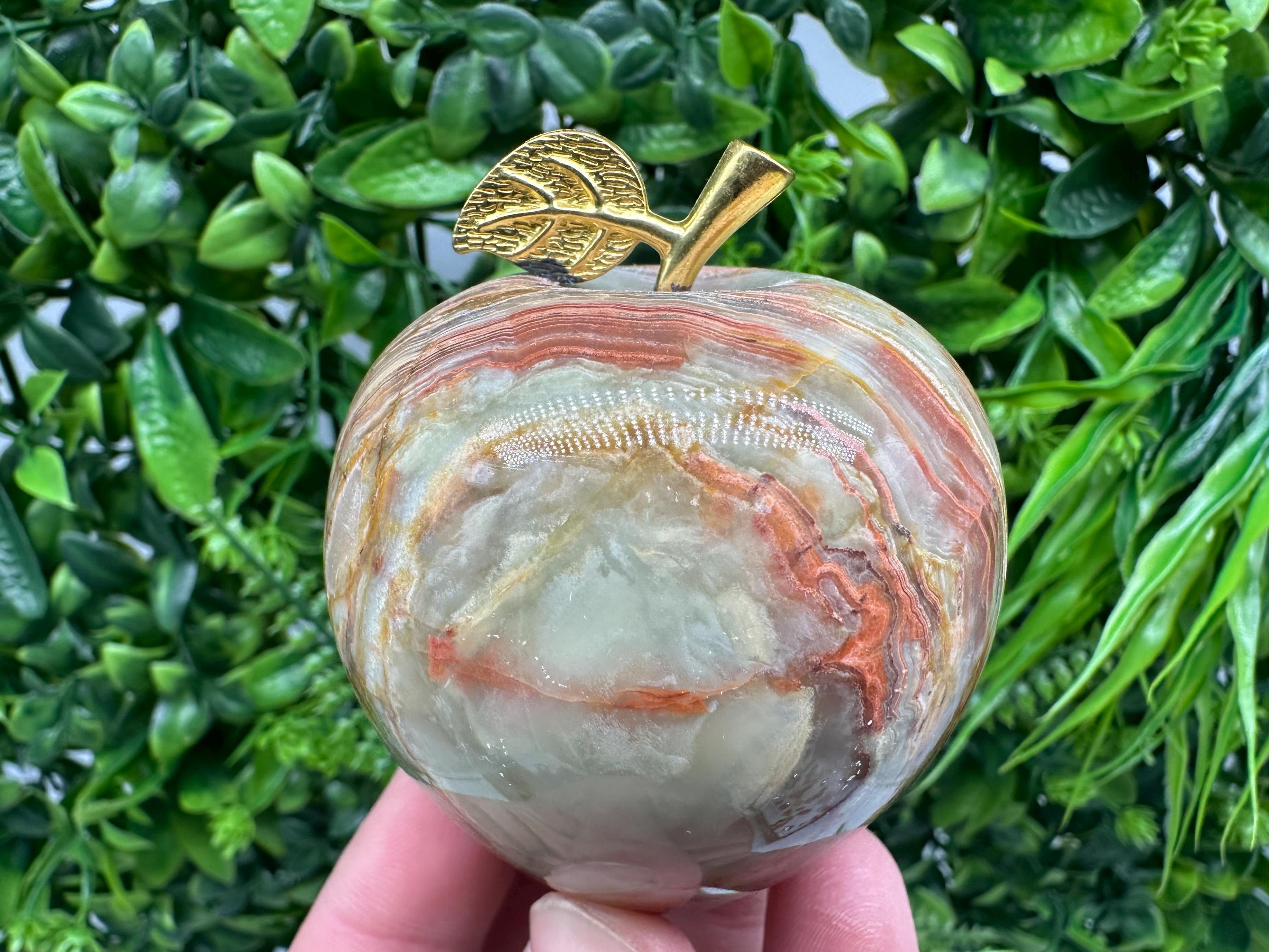Handcrafted Marbled Onyx Apple Sculpture: Natural Stone Decor