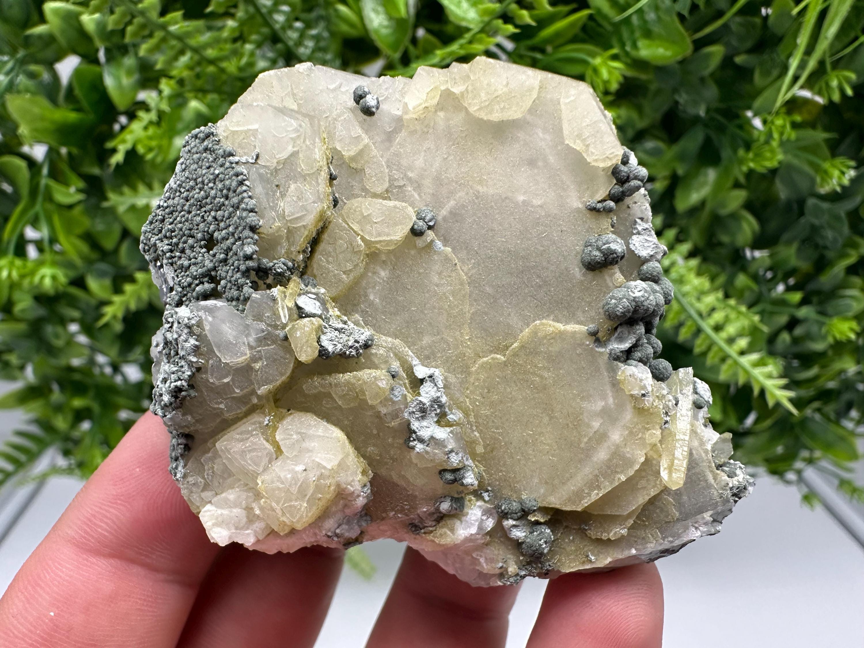 UV Mangano Calcite Cluster: Borieva Mine, Bulgaria
