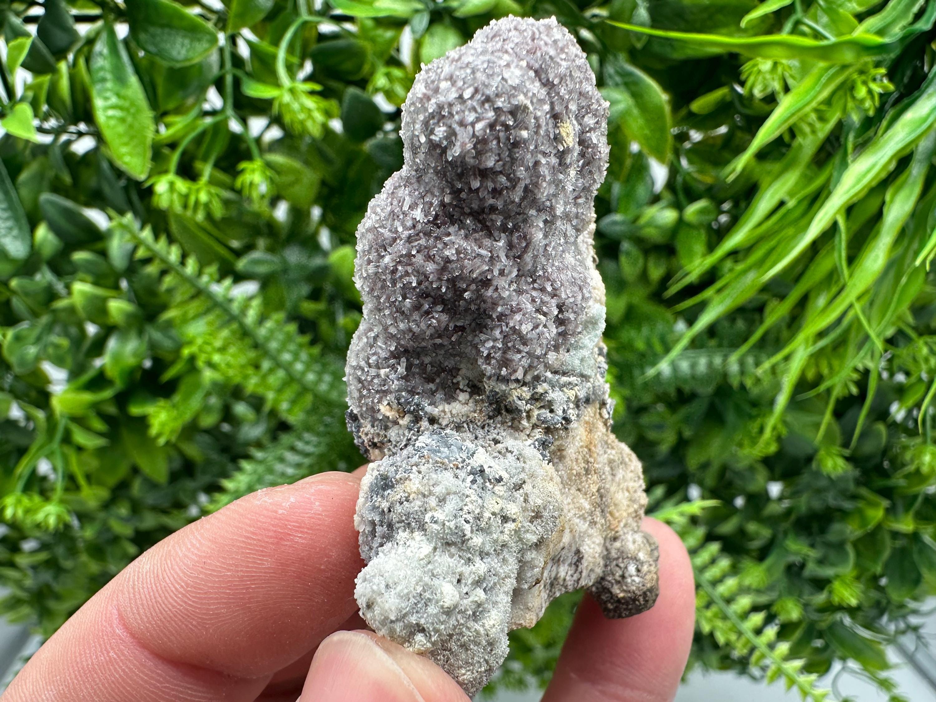 Wonderful Red Chalcedony,chlorite inclusion from 9th September mine,Bulgaria,natural,collection mineral specimen,home decor stone,gift cryst