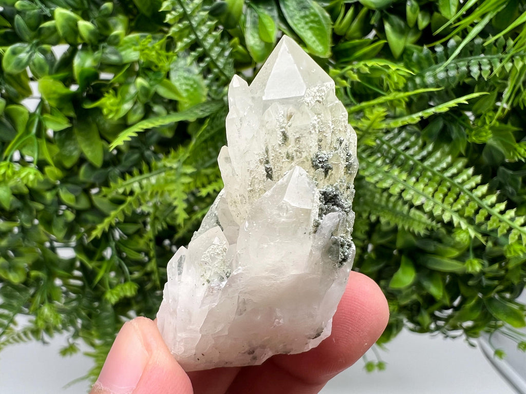 Wonderful Transparent Quartz whit Chlorite ,From 9th September mine,Madan,Bulgaria,Quartz,Quartz crystal,mineral specimen,collection quartz