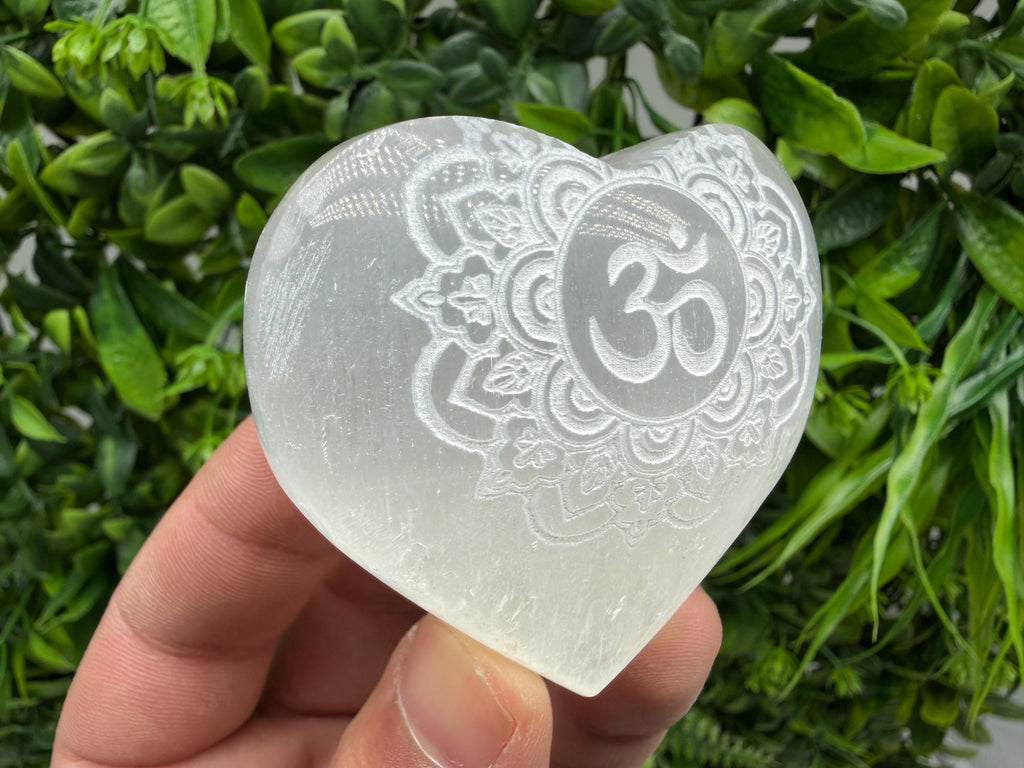 Selenite Heart with Om Symbol – Crystal Heart – Reiki Healing Crystal – Meditation Stone – Spiritual Altar Decor – Sacred Om Crystal