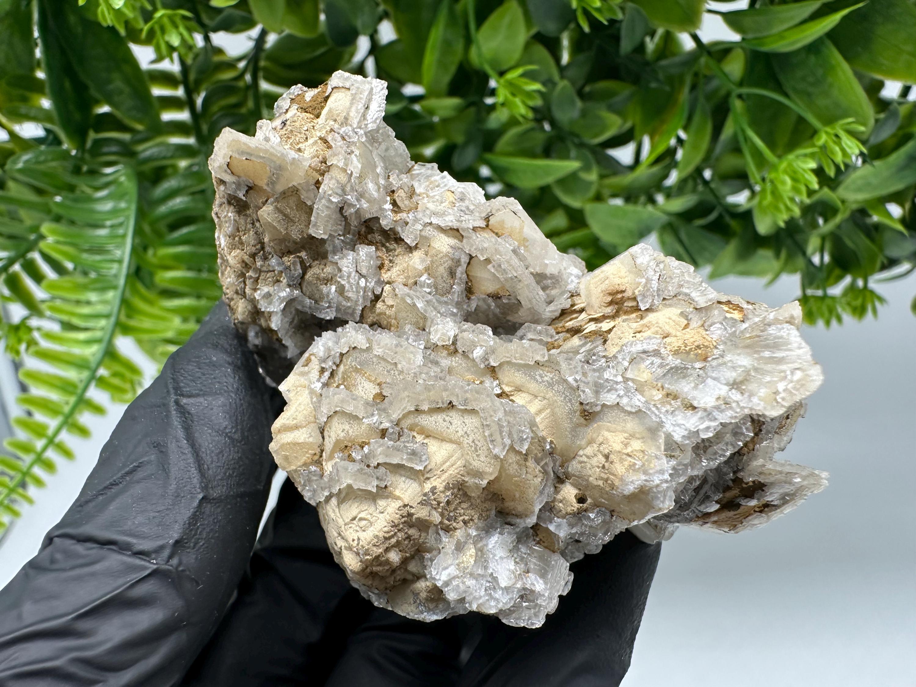 Calcite on Quartz,Chlorite from Borieva mine,Madan,Bulgaria,mineral specimen,collected crystal,geological minerals,collecting crystal