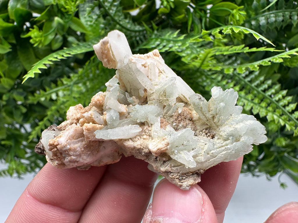 Stunning Quartz whit Chlorite on Rhodochrosite covered whit siderite natural minerals souvenir crystal home decor stone 9th September mine