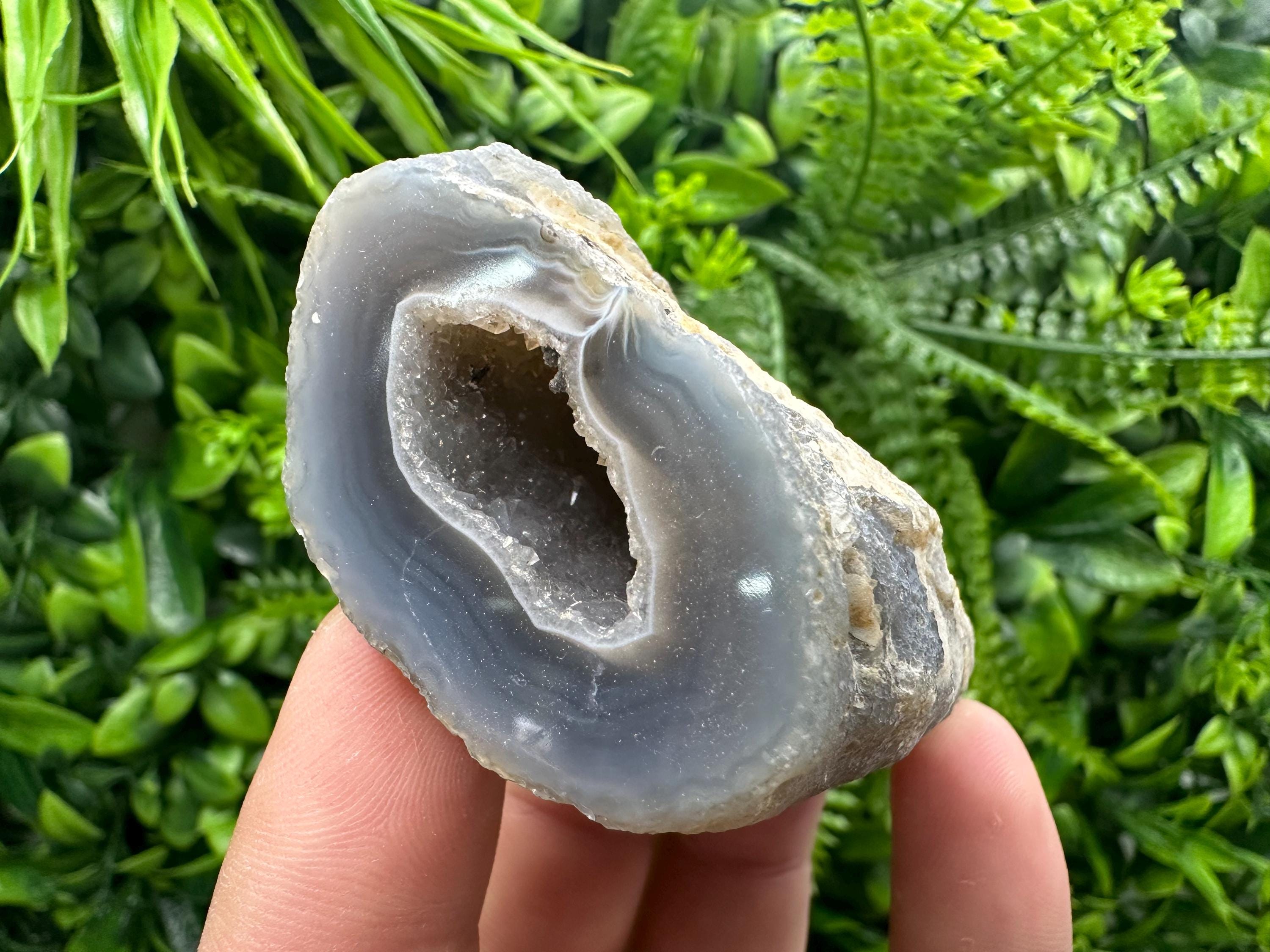 Blue Agate Druzy Geode: Natural Quartz Crystal (5.5/8/3 cm)