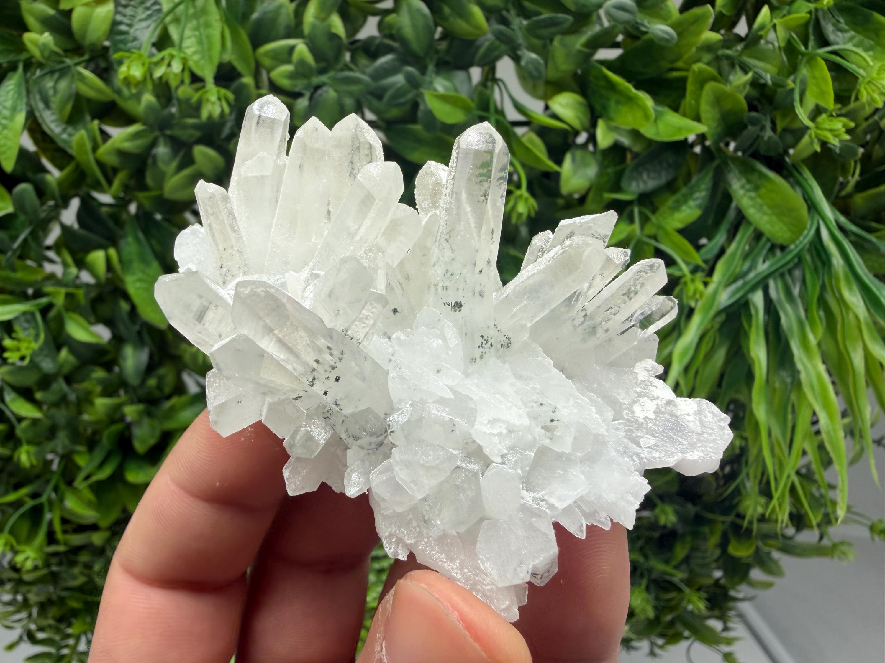 Wonderful Transparent Quartz whit Chlorite ,From 9th September mine,Madan,Bulgaria,Quartz,Quartz crystal,mineral specimen,collection quartz