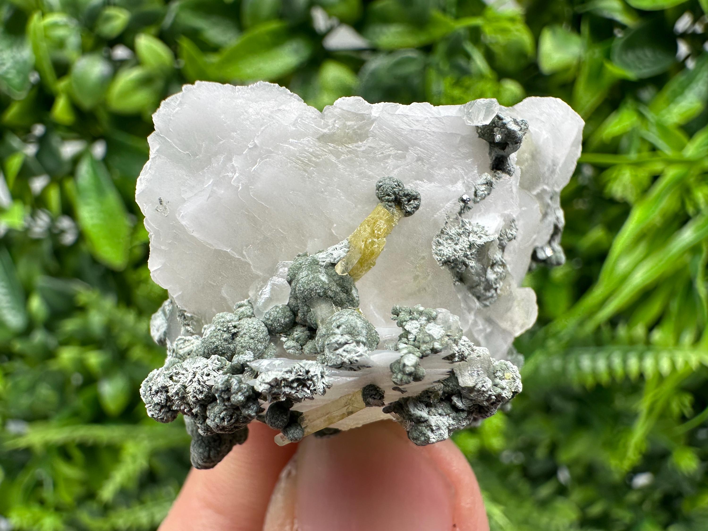 Wonderful,UV Mangano Calcite from Borieva mine Madan Bulgaria natural minerals souvenir crystal collection home decor souvenir gift stone