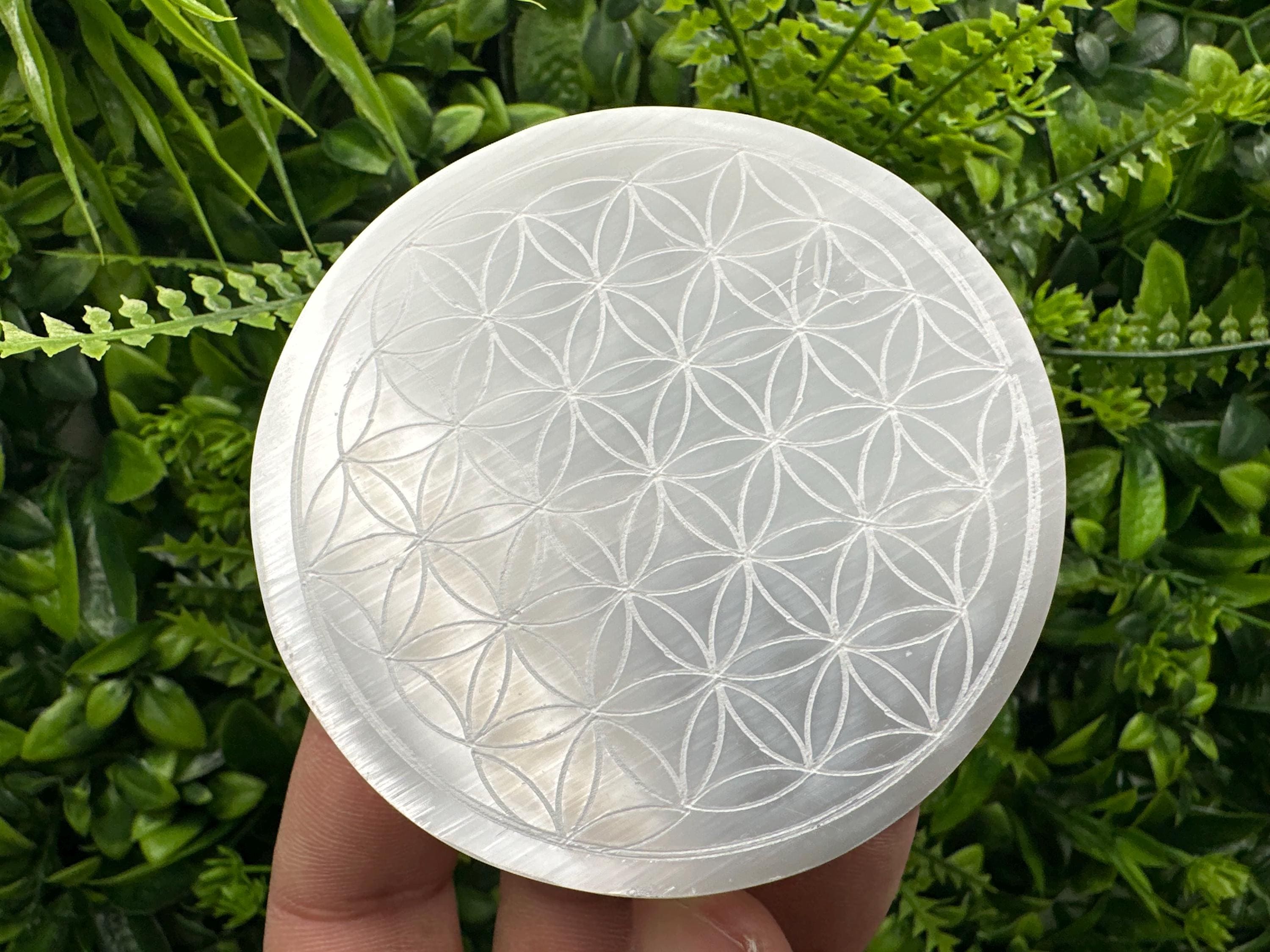 Flower of Life Selenite Plate: Crystal Recharging & Purification (8/8cm)