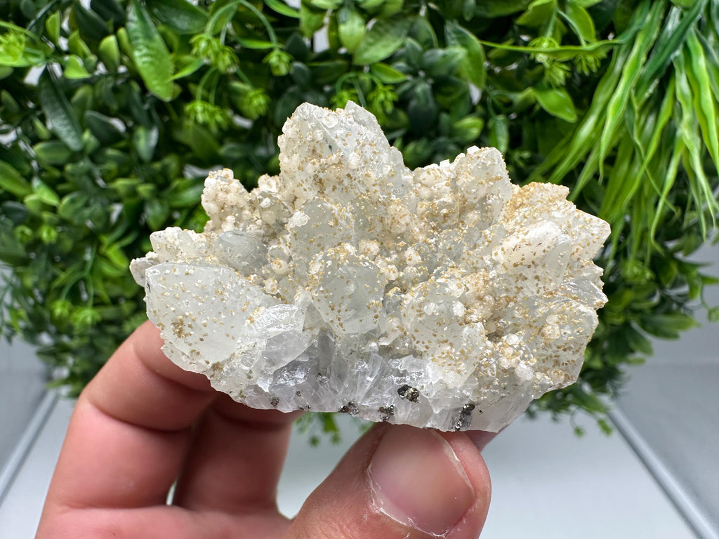Quartz whit Brown Rhodochrosite from Djurcovo mine,Bulgaria,Quartz,Rhodochrosite cluster,natural mineral,collection crystal,mineral specimen