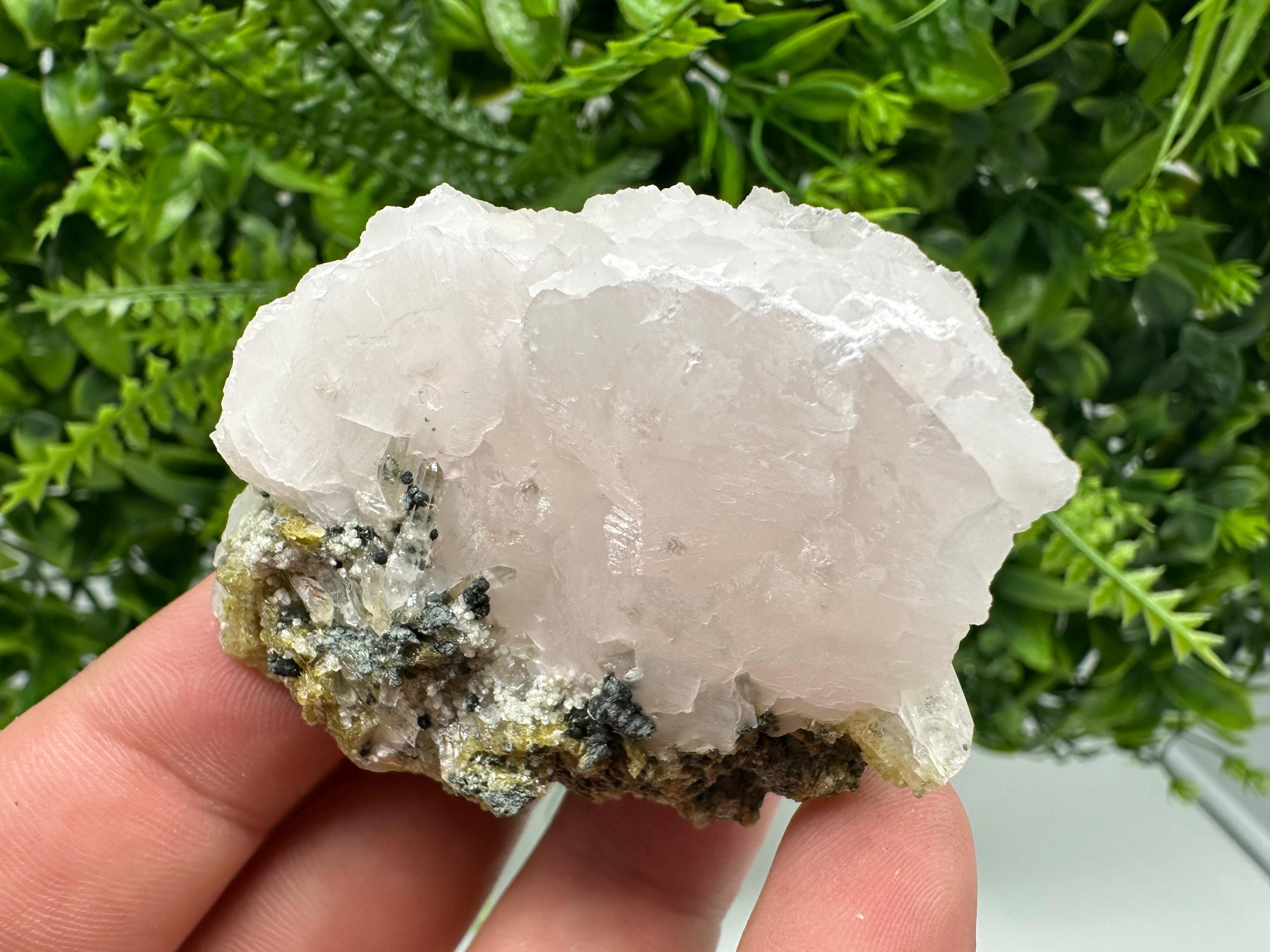 Mangano Calcite Crystal: Borieva Mine, Bulgaria - Home Decor Stone