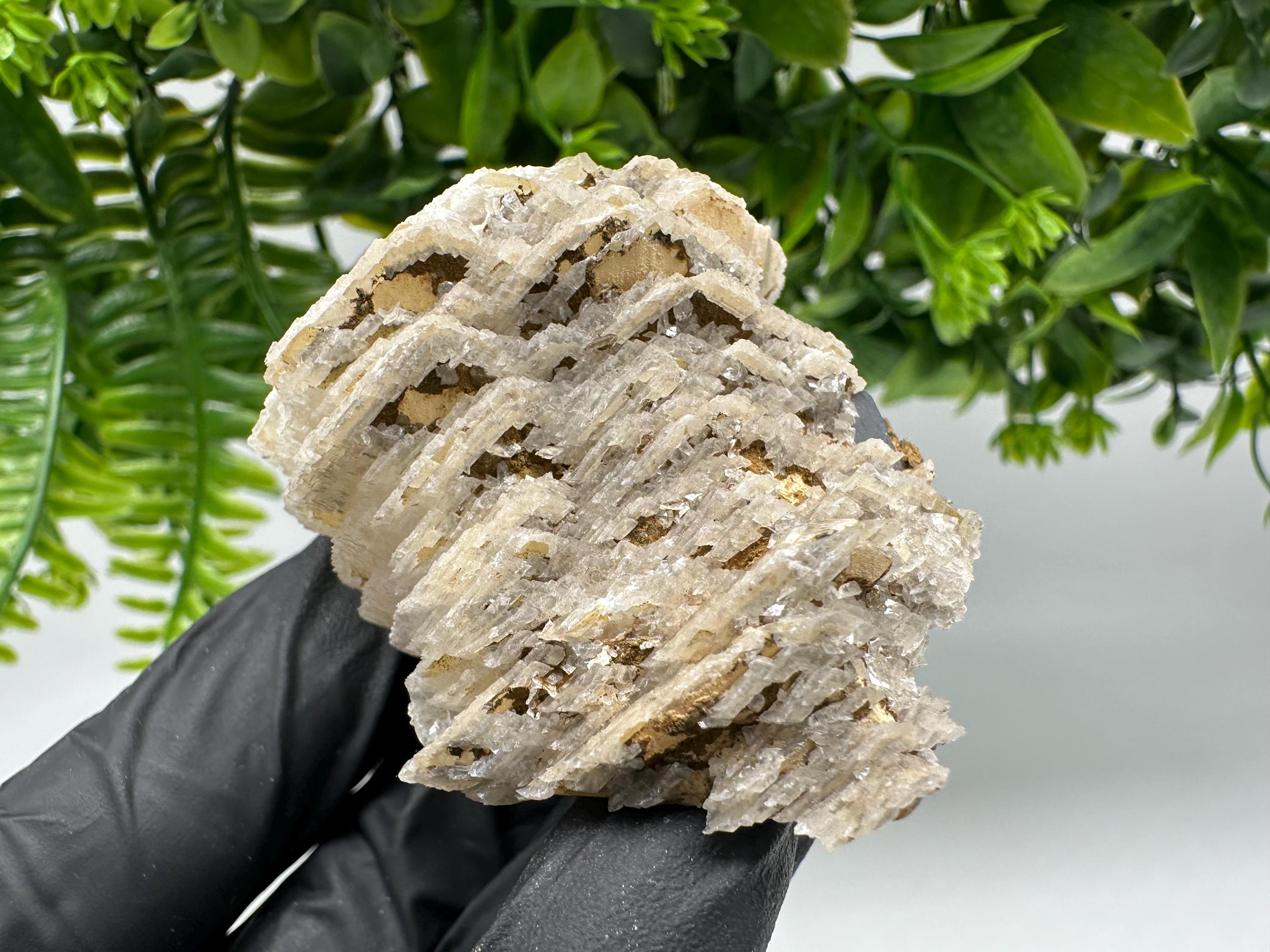 Calcite on Quartz,Chlorite from Borieva mine,Madan,Bulgaria,mineral specimen,collected crystal,geological minerals,collecting crystal