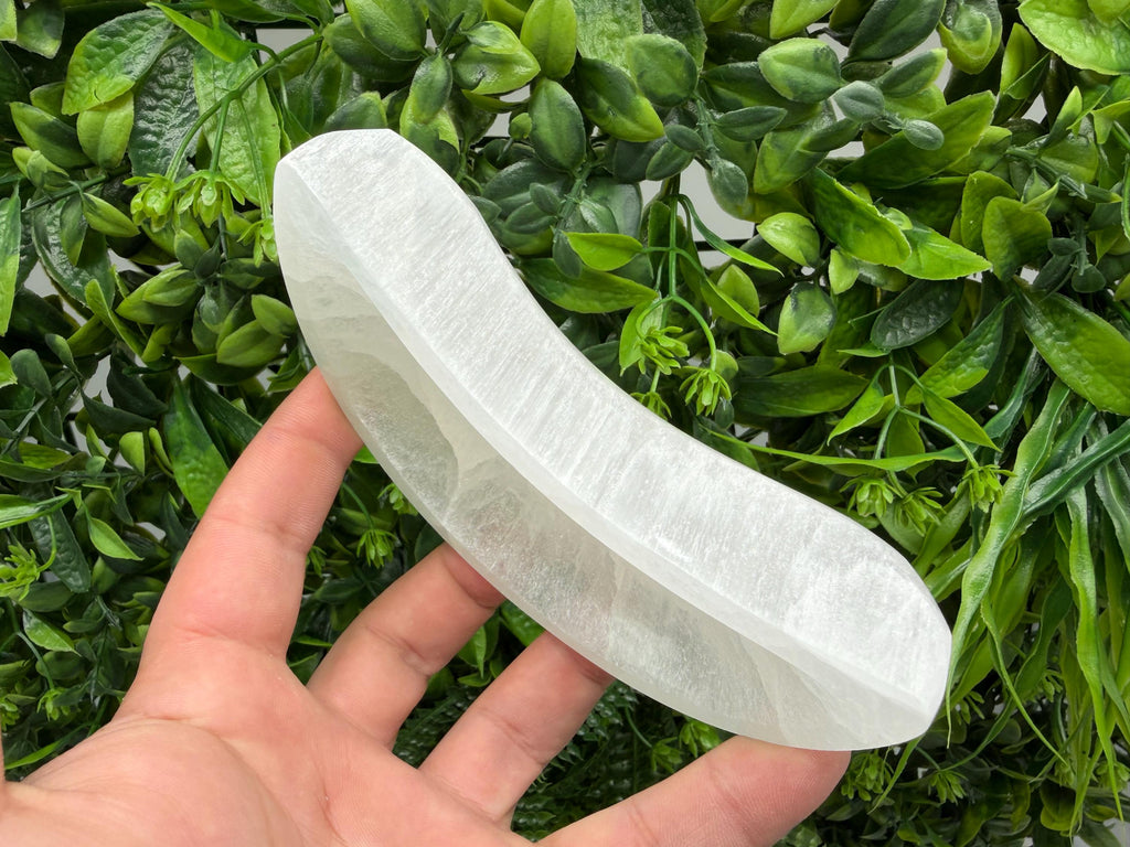 Selenite Crystal Charging Bowl – Natural Hand-Carved Cleansing Dish for Altar Decor