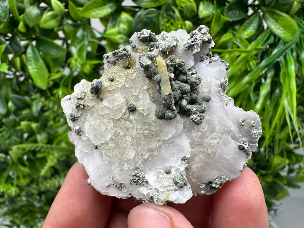 Wonderful,UV Mangano Calcite from Borieva mine Madan Bulgaria natural minerals souvenir crystal collection home decor souvenir gift stone