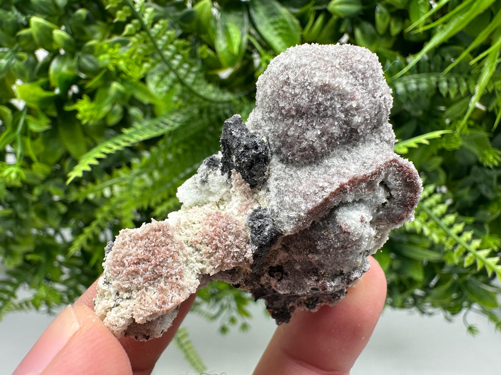 Wonderful Red Chalcedony,chlorite inclusion from 9th September mine,Bulgaria,natural,collection mineral specimen,home decor stone,gift cryst