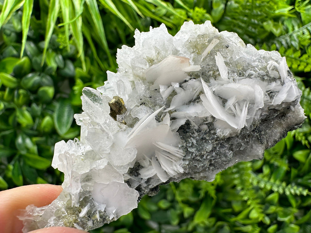 Calcite on Quartz Crystal: Borieva Mine, Bulgaria (7/4.5/2cm)