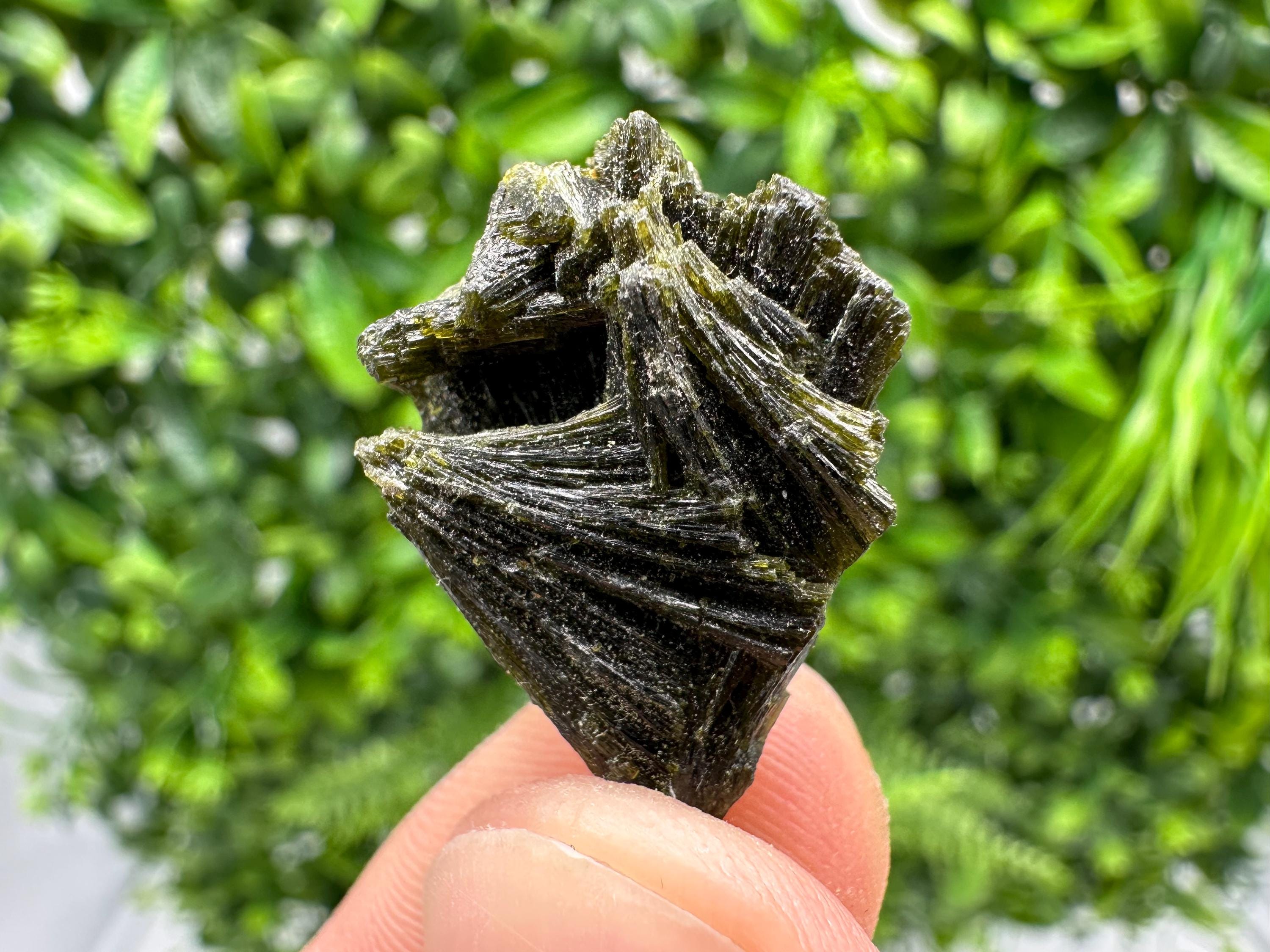 Rare Green Epidote whit Barite From Morocco,Epidote,Mini Collections Epidote,rare mineral Specimen,green epidote,Barite,crystal,Morocco min