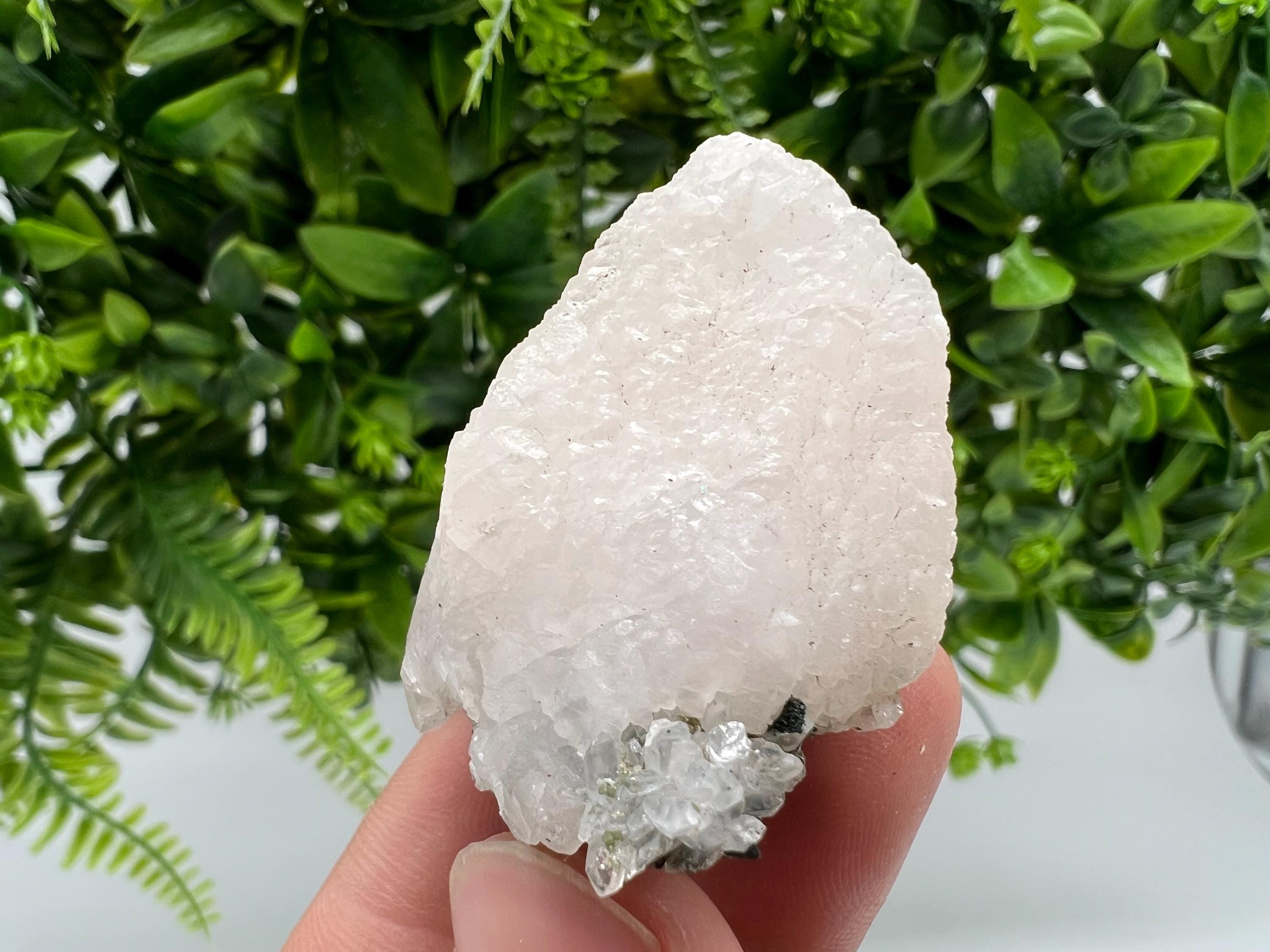 Quartz,Calcite whit Brown Rhodochrosite from Djurcovo mine,Bulgaria,Quartz,Rhodochrosite cluster,natural mineral,collection crystal,mineral