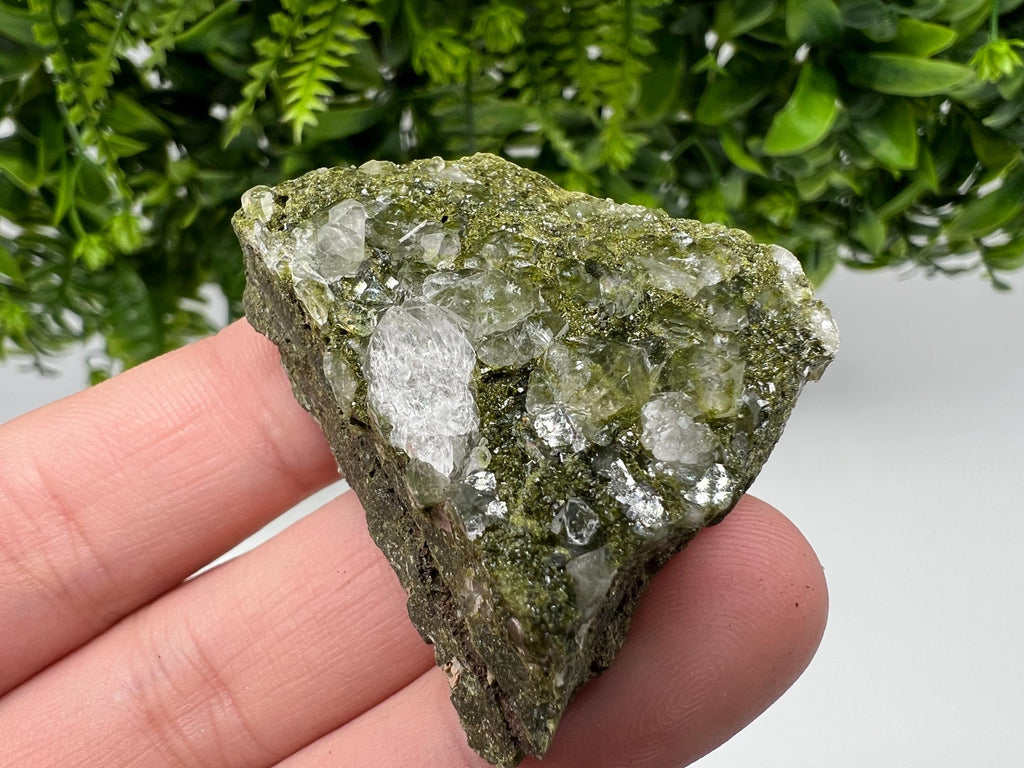 Stunning,Epidote with Quartz from Hakkari Turkey,Rainbow EPIDOTE,Mineral,Collection,Collection’s,GIFT,Epidote Crystal,Epidote from Turkey