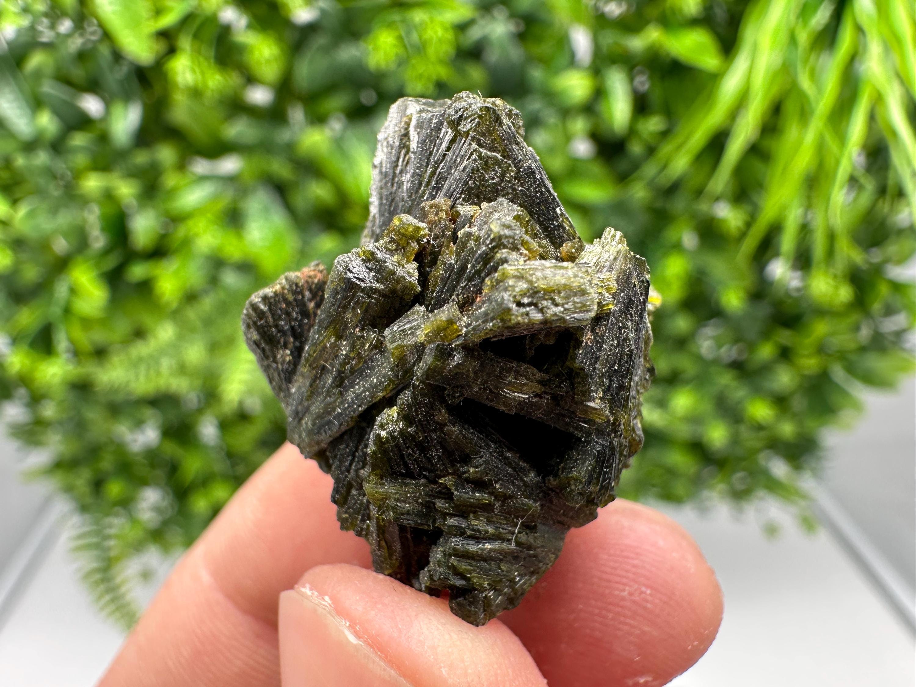 Rare Green Epidote whit Barite From Morocco,Epidote,Mini Collections Epidote,rare mineral Specimen,green epidote,Barite,crystal,Morocco min