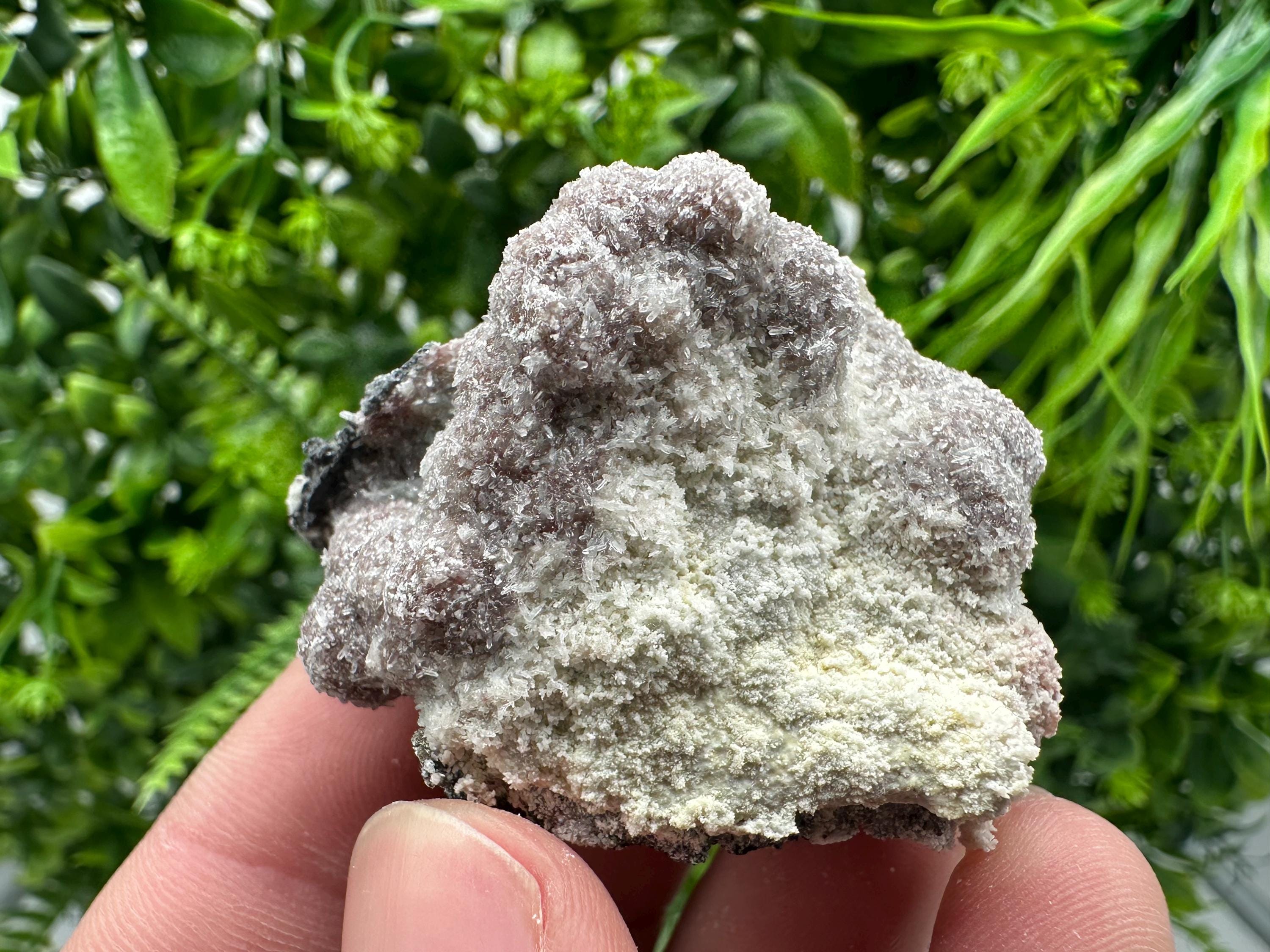 Wonderful Red Chalcedony,chlorite inclusion from 9th September mine,Bulgaria,natural,collection mineral specimen,home decor stone,gift cryst