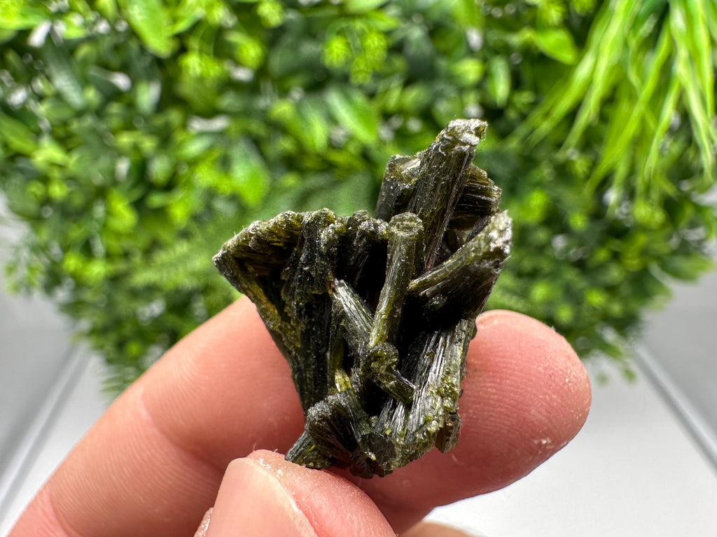 Rare Green Epidote whit Barite From Morocco,Epidote,Mini Collections Epidote,rare mineral Specimen,green epidote,Barite,crystal,Morocco min