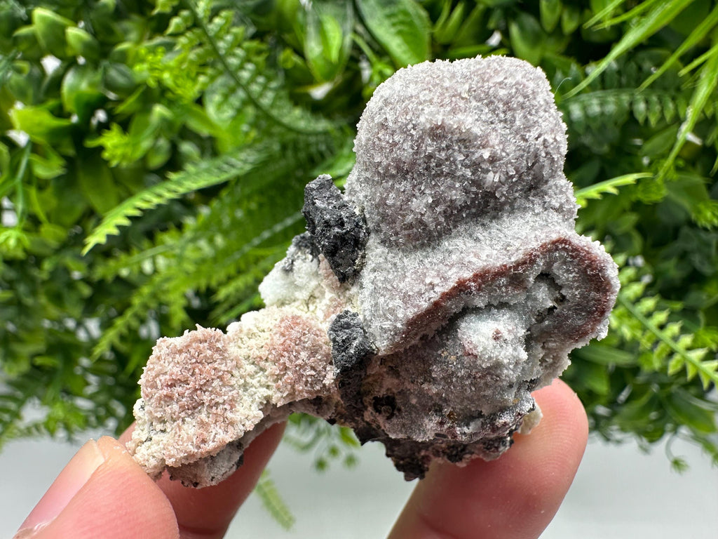 Wonderful Red Chalcedony,chlorite inclusion from 9th September mine,Bulgaria,natural,collection mineral specimen,home decor stone,gift cryst