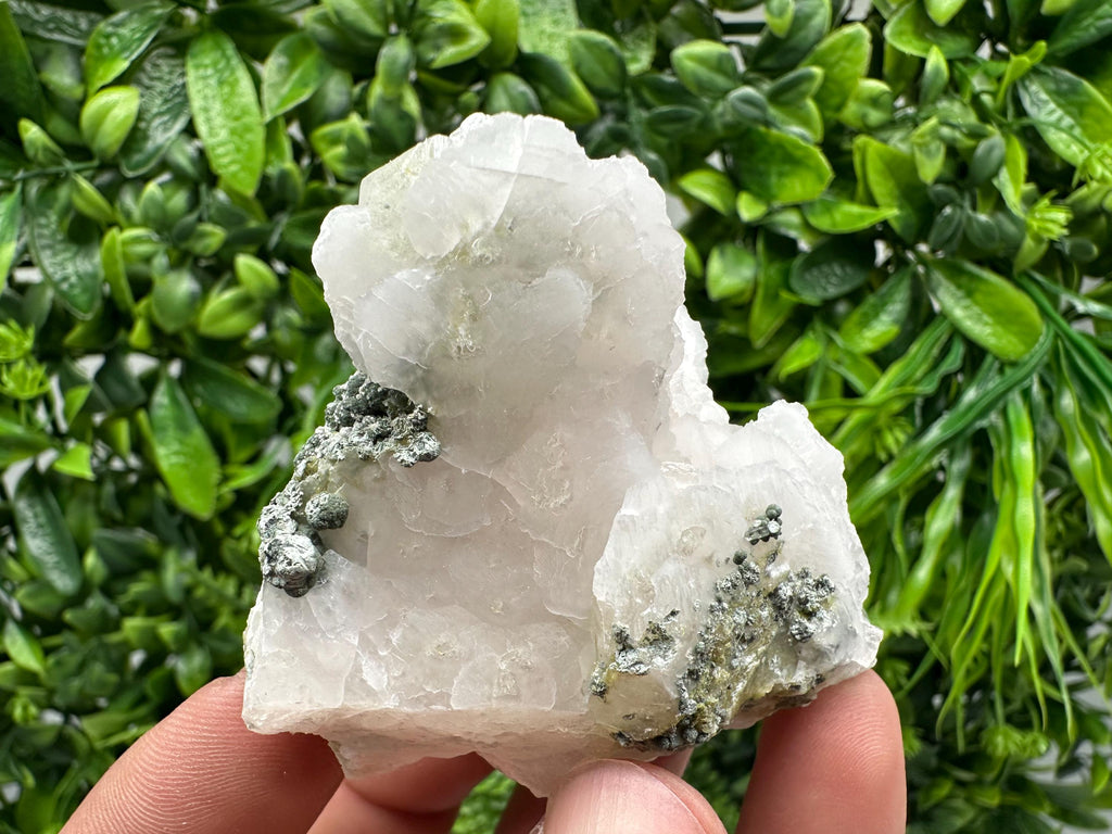 UV Mangano Calcite Crystal: Borieva Mine, Bulgaria