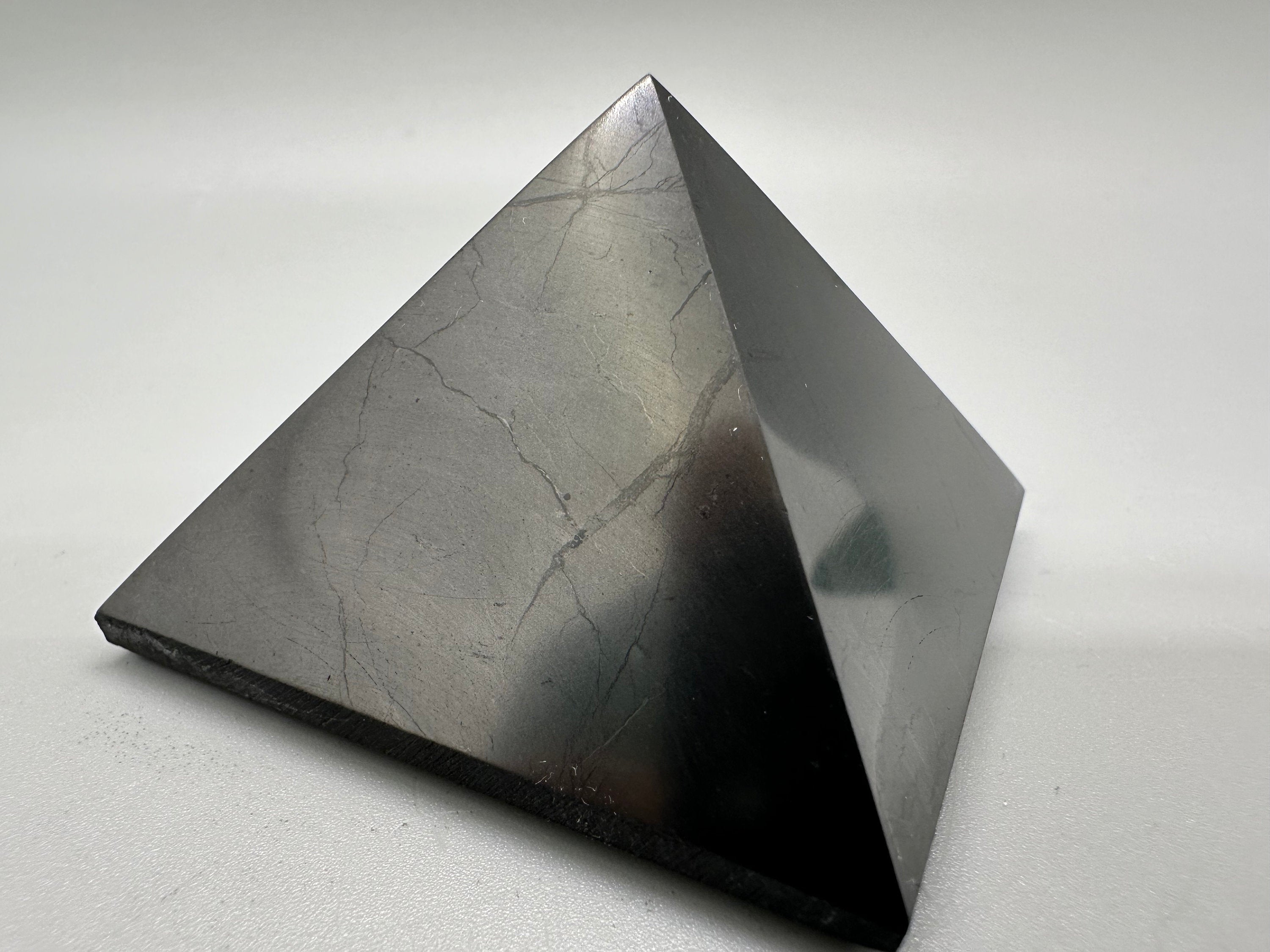 Shungite Crystal Pyramid: EMF & 5G Protection, Healing Stone (5/5/4cm)