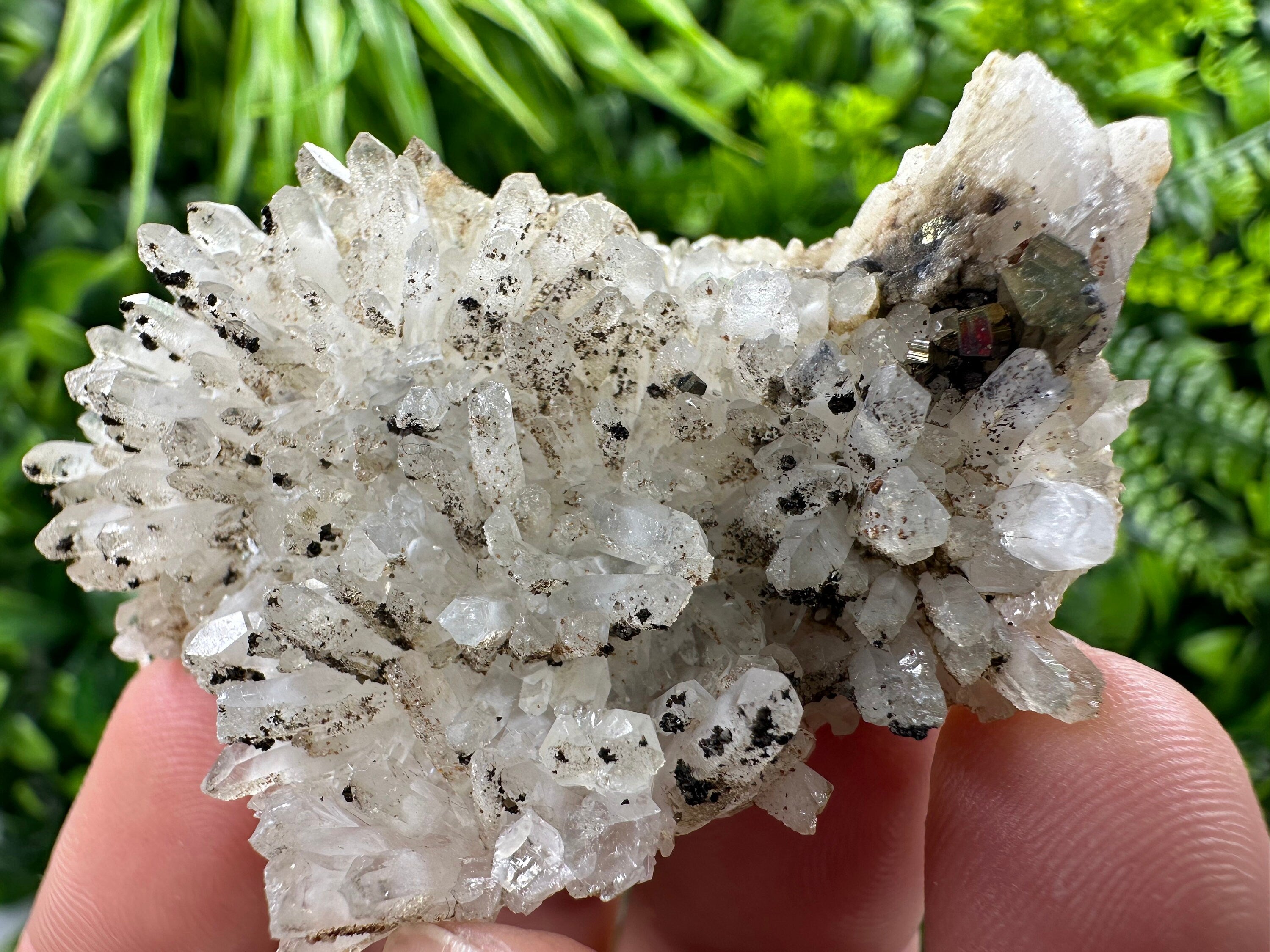 Quartz Crystal Cluster: Natural Minerals, Home Decor Stone