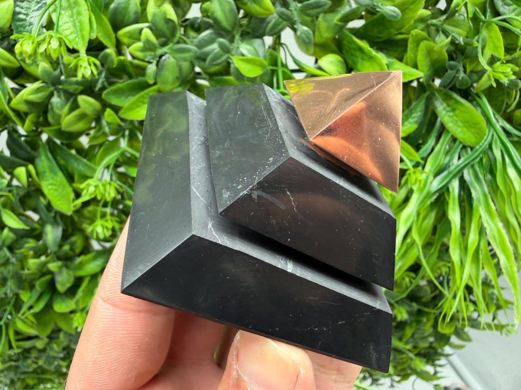 Polished Shungite Pyramid, Sacred Geometry, EMF Protection whit copper peak 7 cm