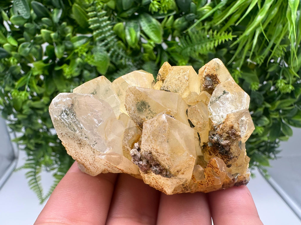Rainbow Quartz whit Chlorite,Iron oxide inclusion from Djurcovo mine,Madan,Bulgaria,natural,collection mineral specimen,yellow Quartz,clust