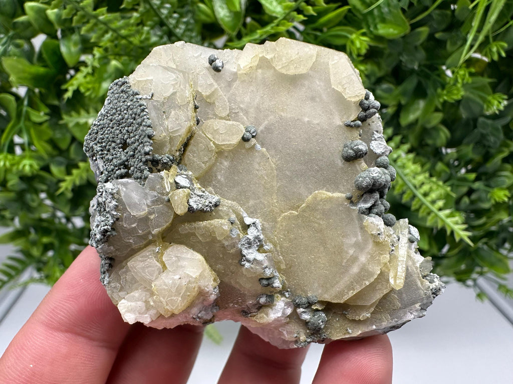 UV Mangano Calcite Cluster: Borieva Mine, Bulgaria