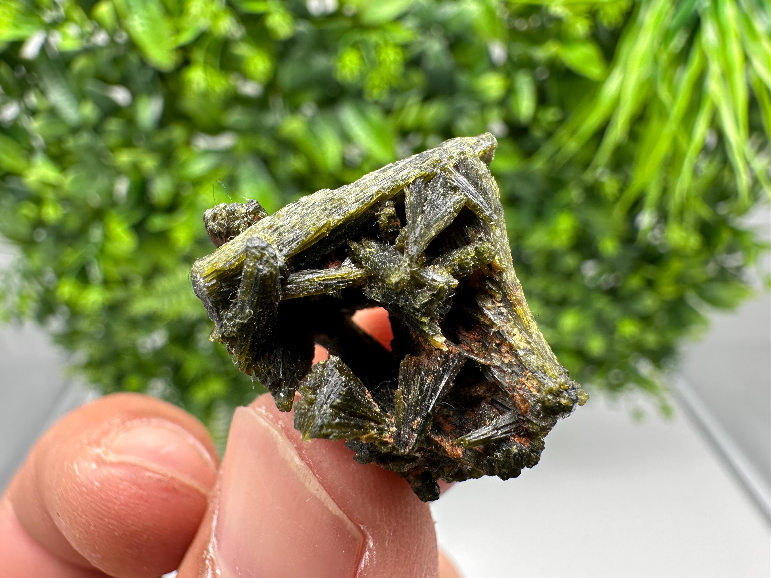 Rare Green Epidote whit Barite From Morocco,Epidote,Mini Collections Epidote,rare mineral Specimen,green epidote,Barite,crystal,Morocco min