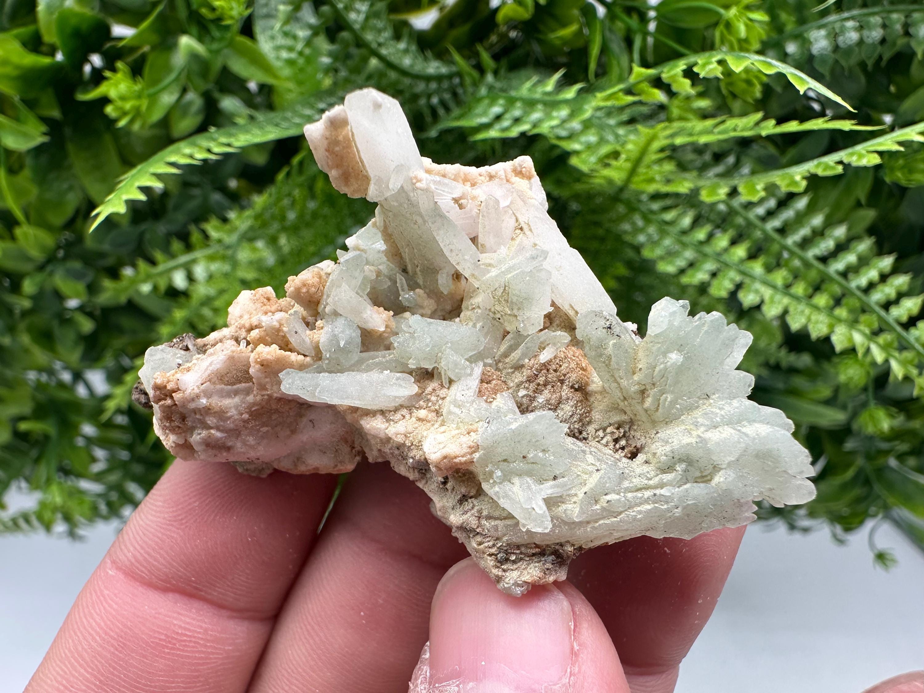 Stunning Quartz whit Chlorite on Rhodochrosite covered whit siderite natural minerals souvenir crystal home decor stone 9th September mine