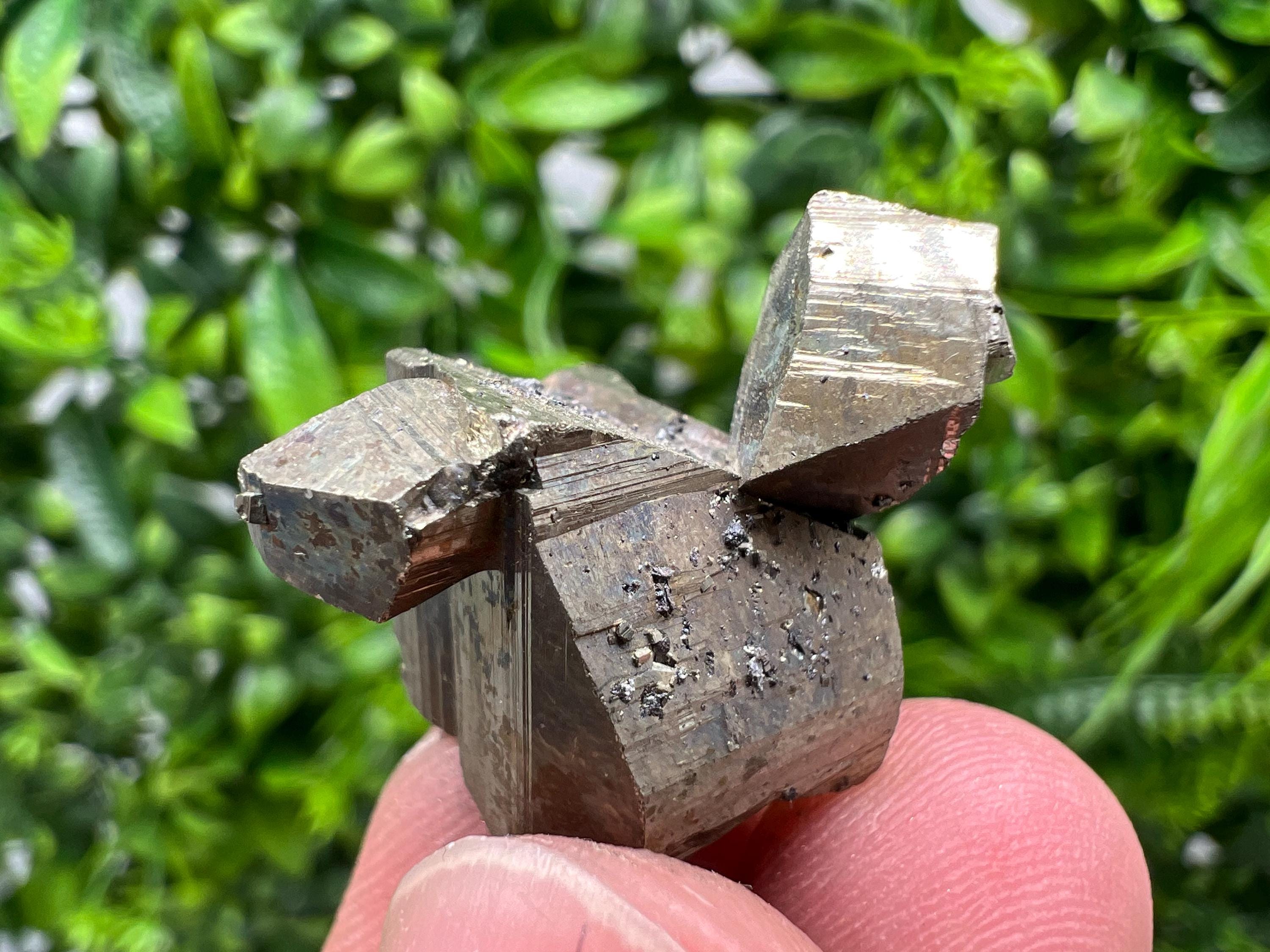 Mini Rare crystallisation Pyrite,Borieva mine,Bulgaria,floating Pyrite,golden Pyrite,Pyrite cluster,mini Collection specimen,Rainbow Pyrite