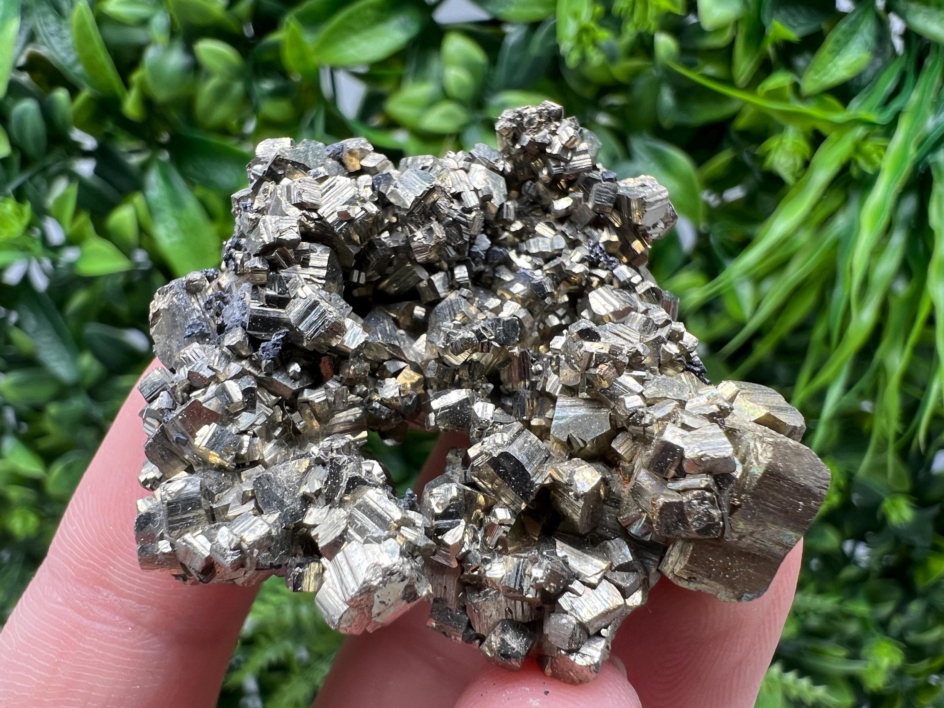 Rare crystallisation Pyrite,Borieva mine,Bulgaria,floating Pyrite,golden Pyrite,Pyrite cluster,mini Collection specimen,Rainbow Pyrite
