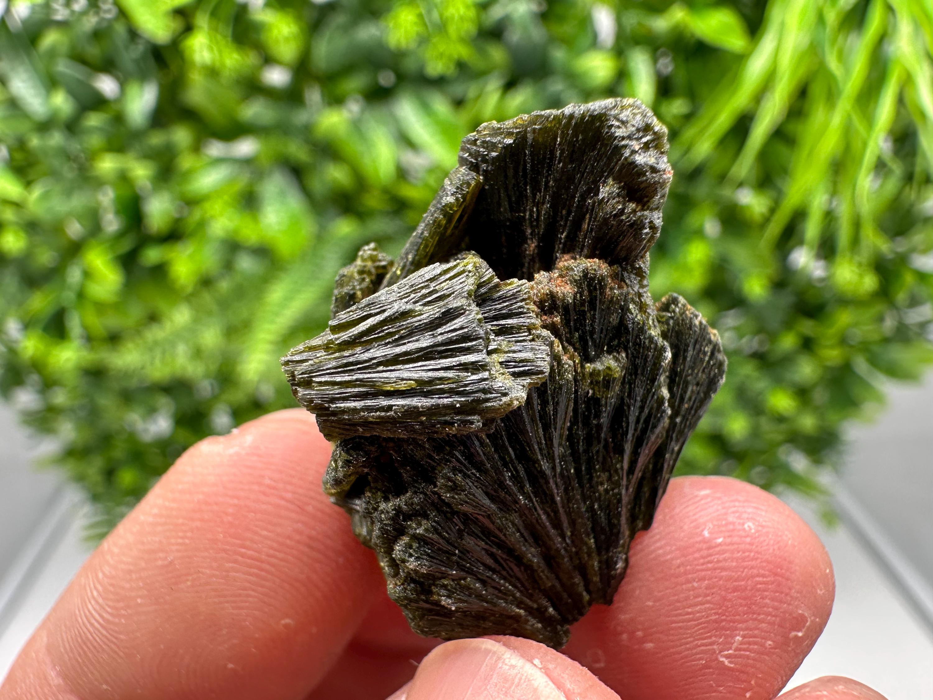 Rare Green Epidote whit Barite From Morocco,Epidote,Mini Collections Epidote,rare mineral Specimen,green epidote,Barite,crystal,Morocco min