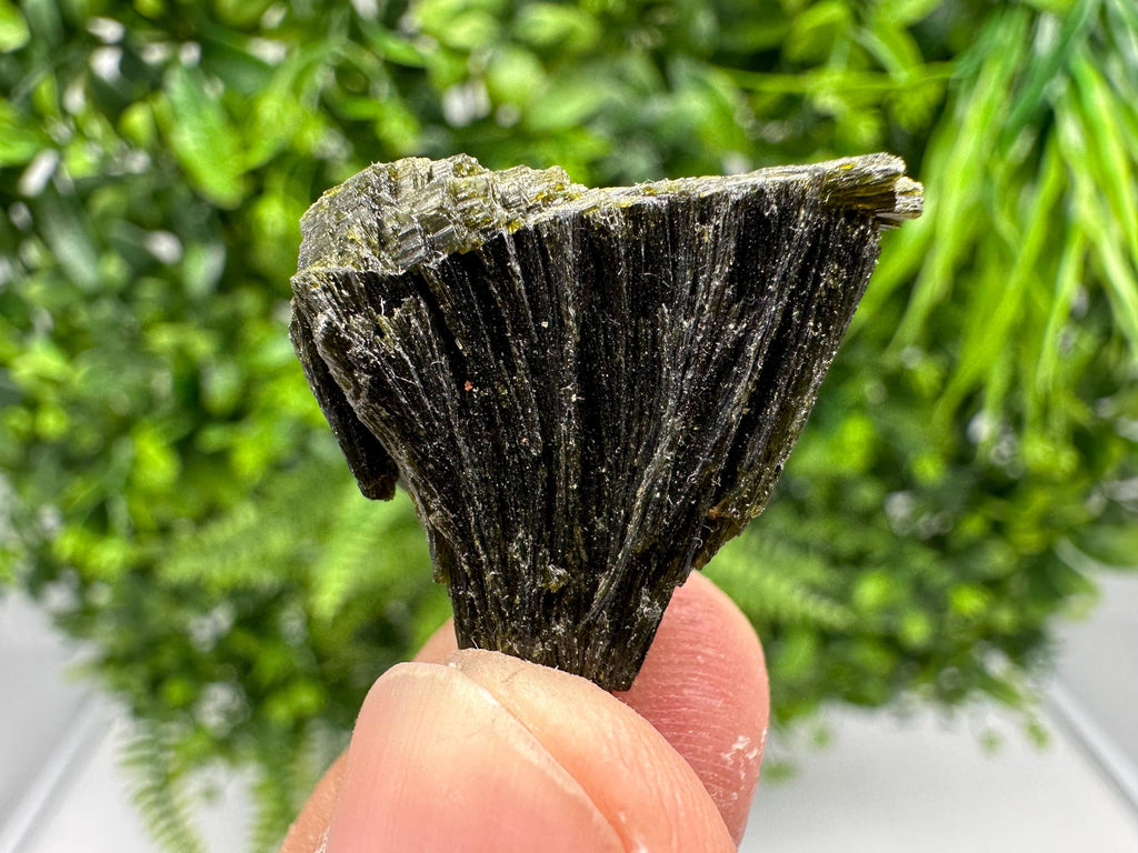 Rare Green Epidote whit Barite From Morocco,Epidote,Mini Collections Epidote,rare mineral Specimen,green epidote,Barite,crystal,Morocco min