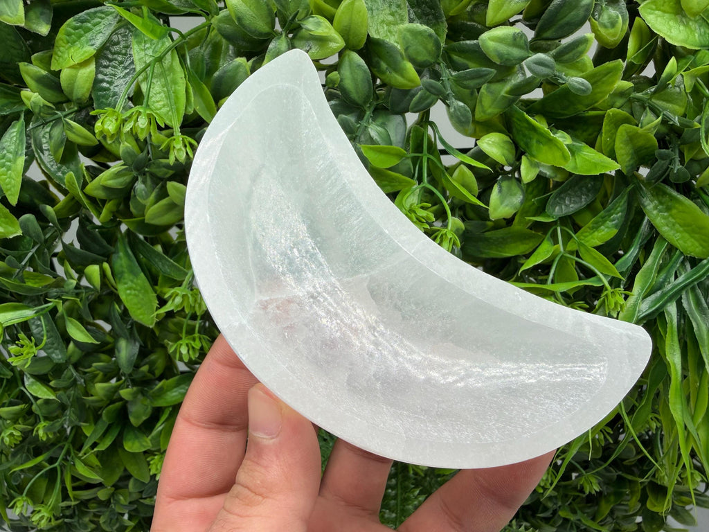 Selenite Crystal Charging Bowl – Natural Hand-Carved Cleansing Dish for Altar Decor