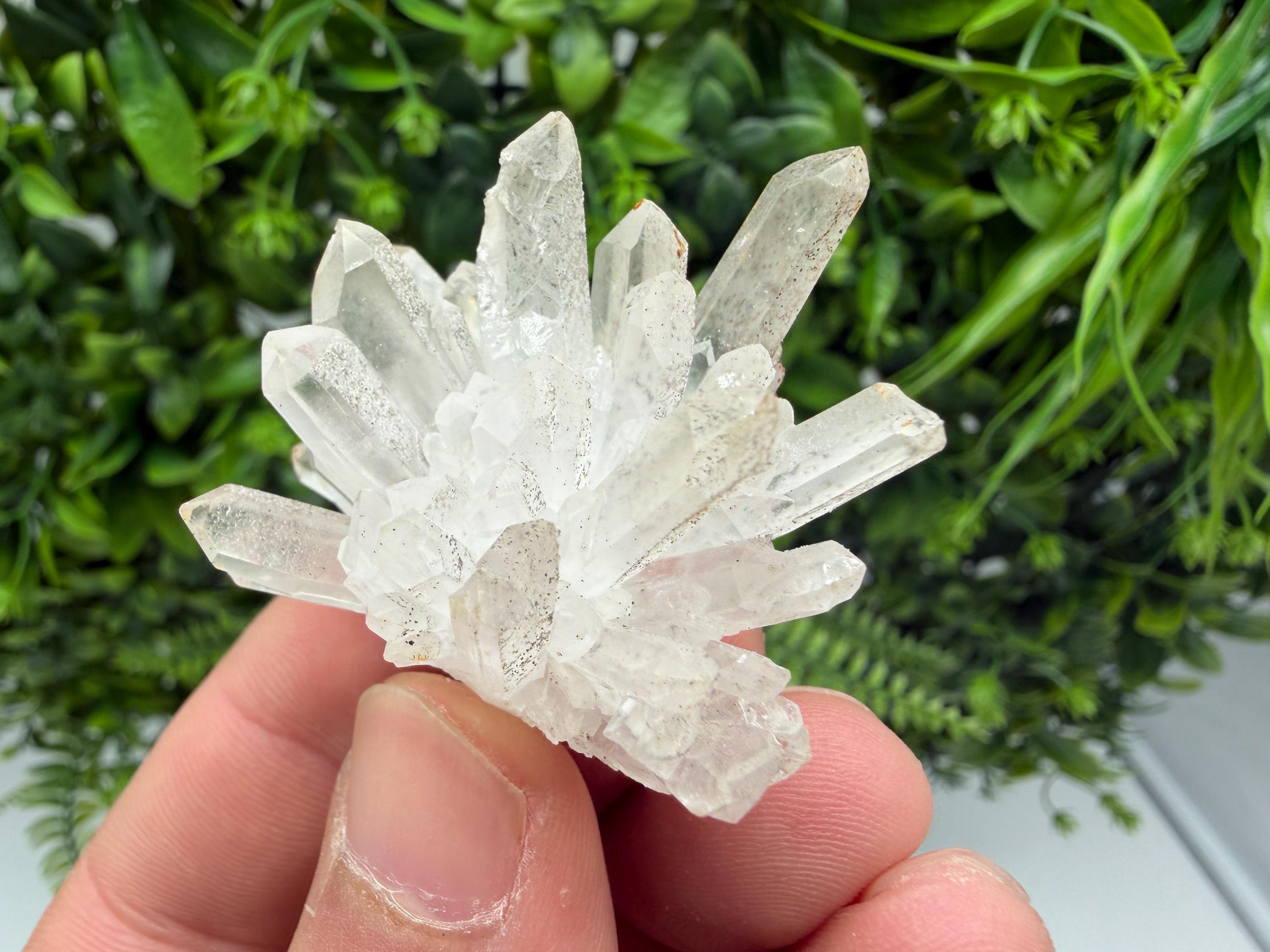 Wonderful Transparent Quartz whit Chlorite ,From 9th September mine,Madan,Bulgaria,Quartz,Quartz crystal,mineral specimen,collection quartz