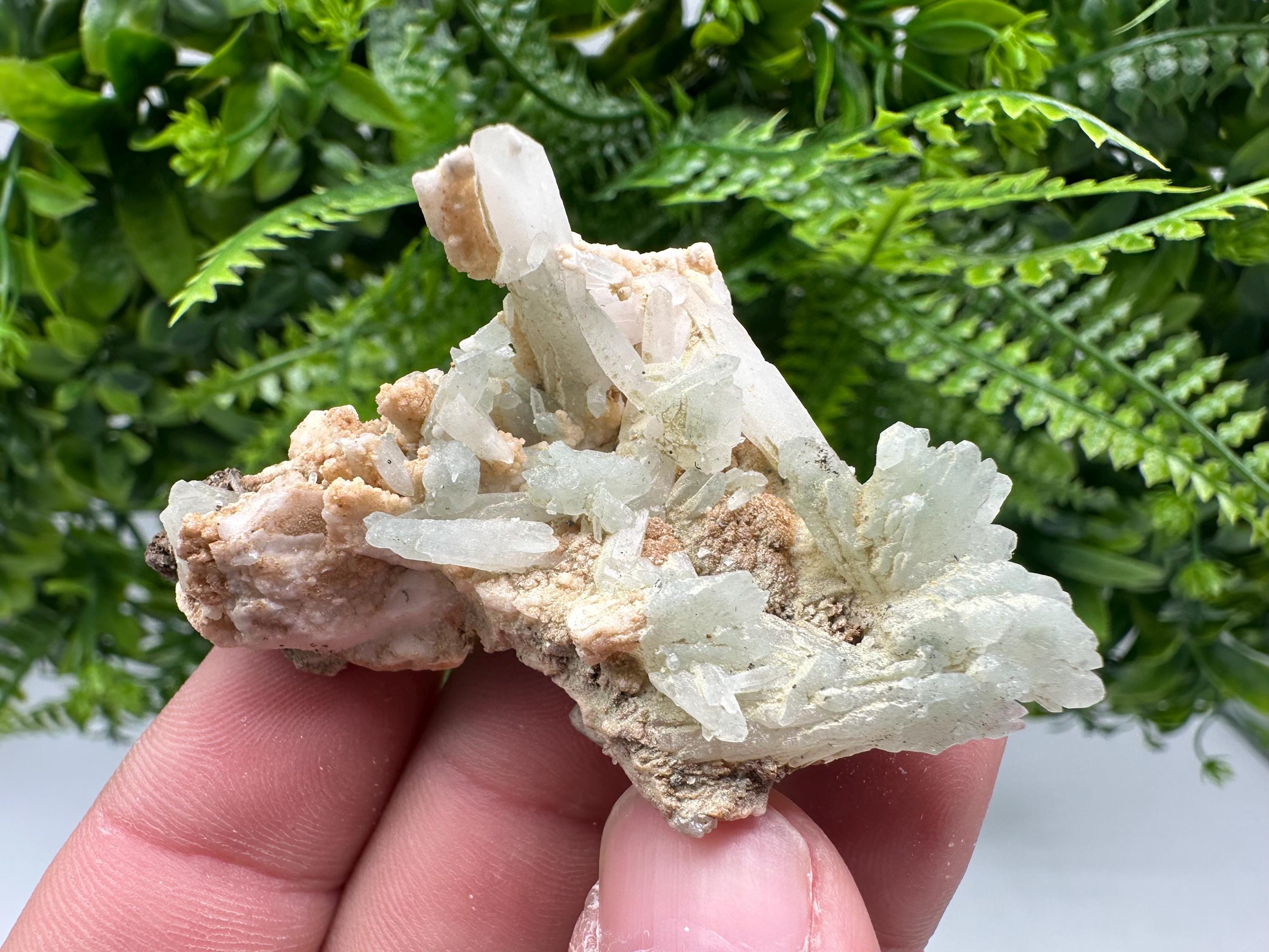 Stunning Quartz whit Chlorite on Rhodochrosite covered whit siderite natural minerals souvenir crystal home decor stone 9th September mine