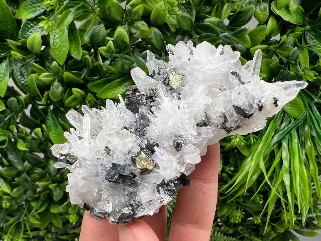 Wonderful Sphalerite Chalcopyrite on Green Quartz whit Hematite feom 9 th September mine,Bulgaria,natural,collection mineral specimen,gift