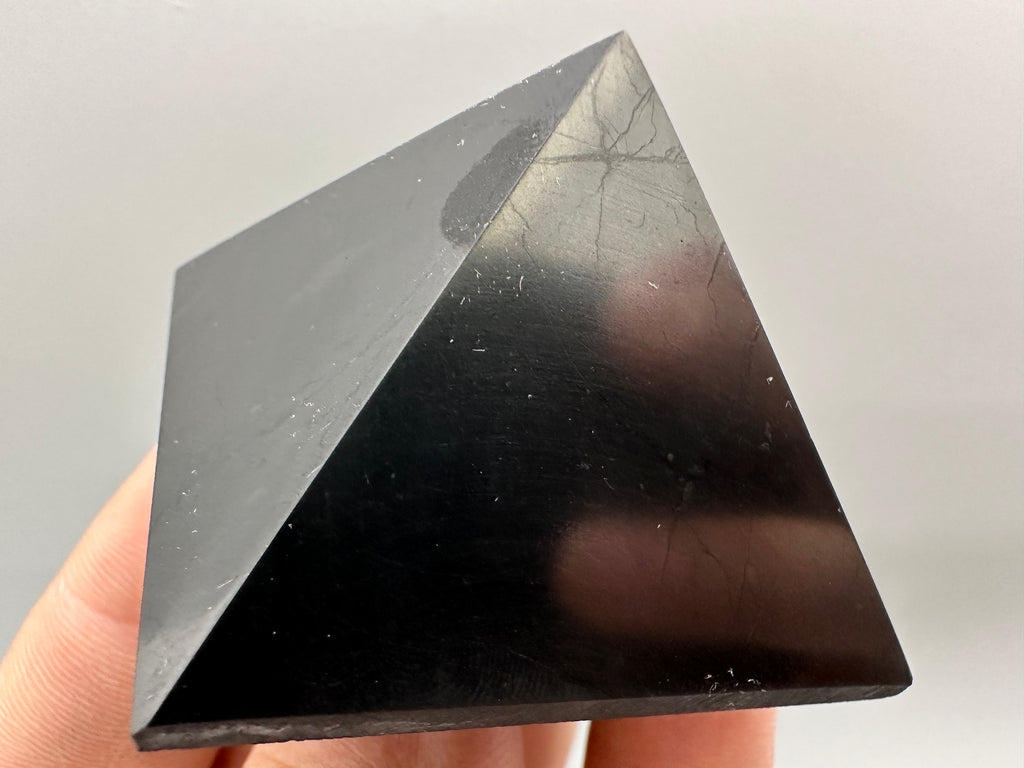 Shungite Crystal Pyramid: EMF & 5G Protection, Healing Stone (5/5/4cm)