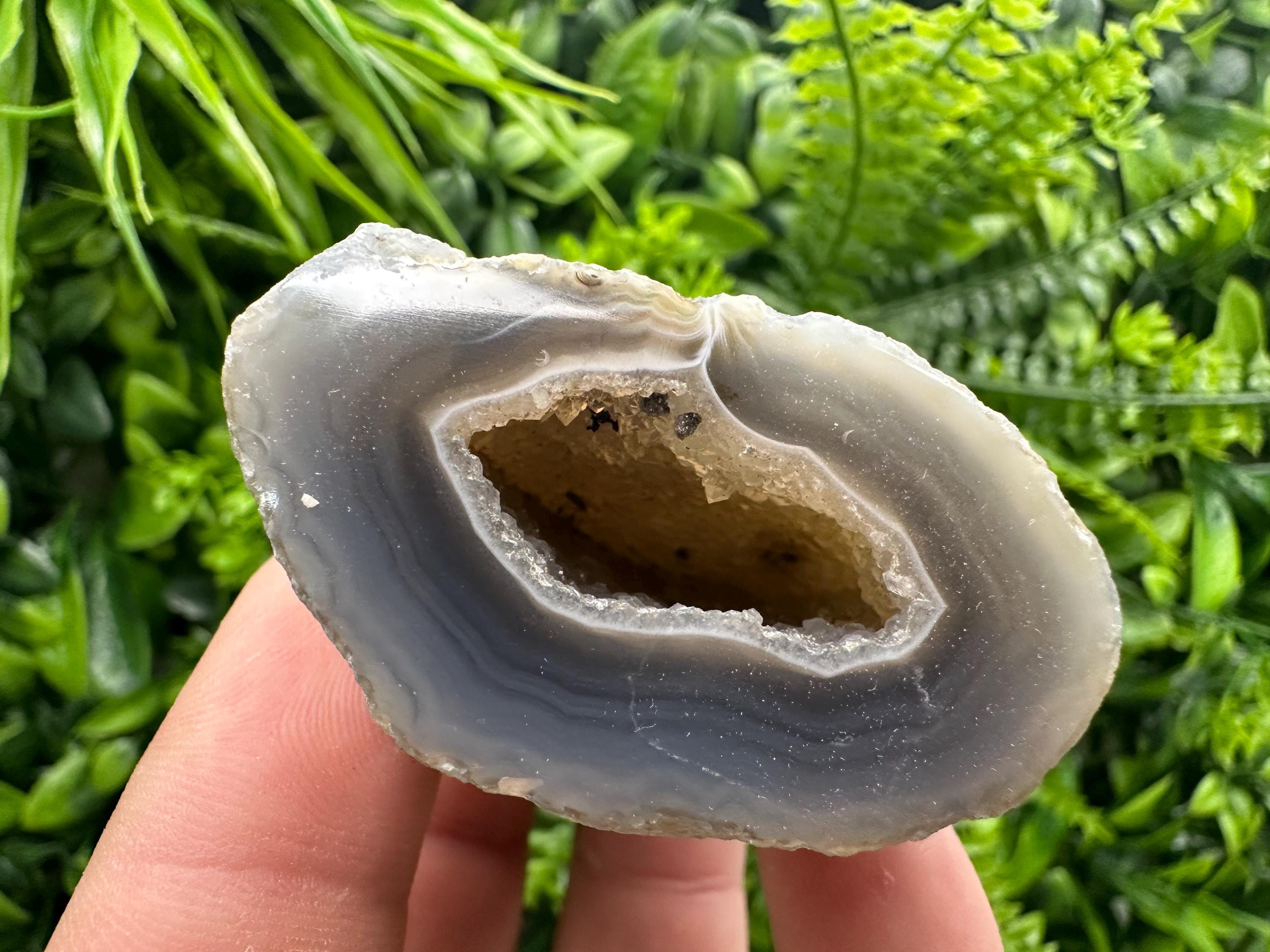 Blue Agate Druzy Geode: Natural Quartz Crystal (5.5/8/3 cm)
